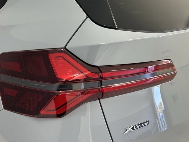 2025 BMW X3 30 xDrive photo 3