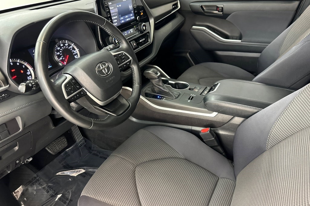 Used 2022 Toyota Highlander LE SUV