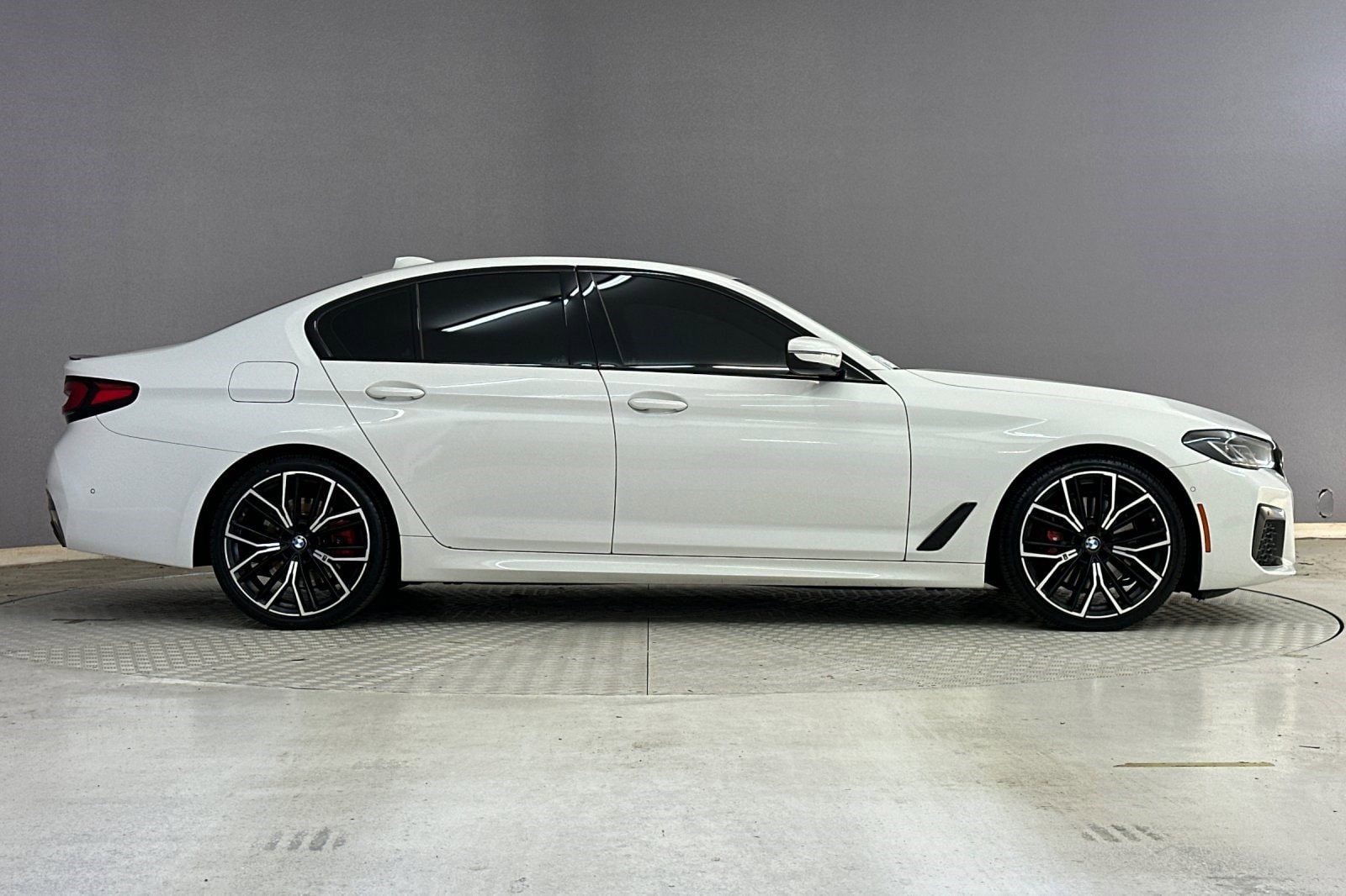 2023 BMW 530i photo 6