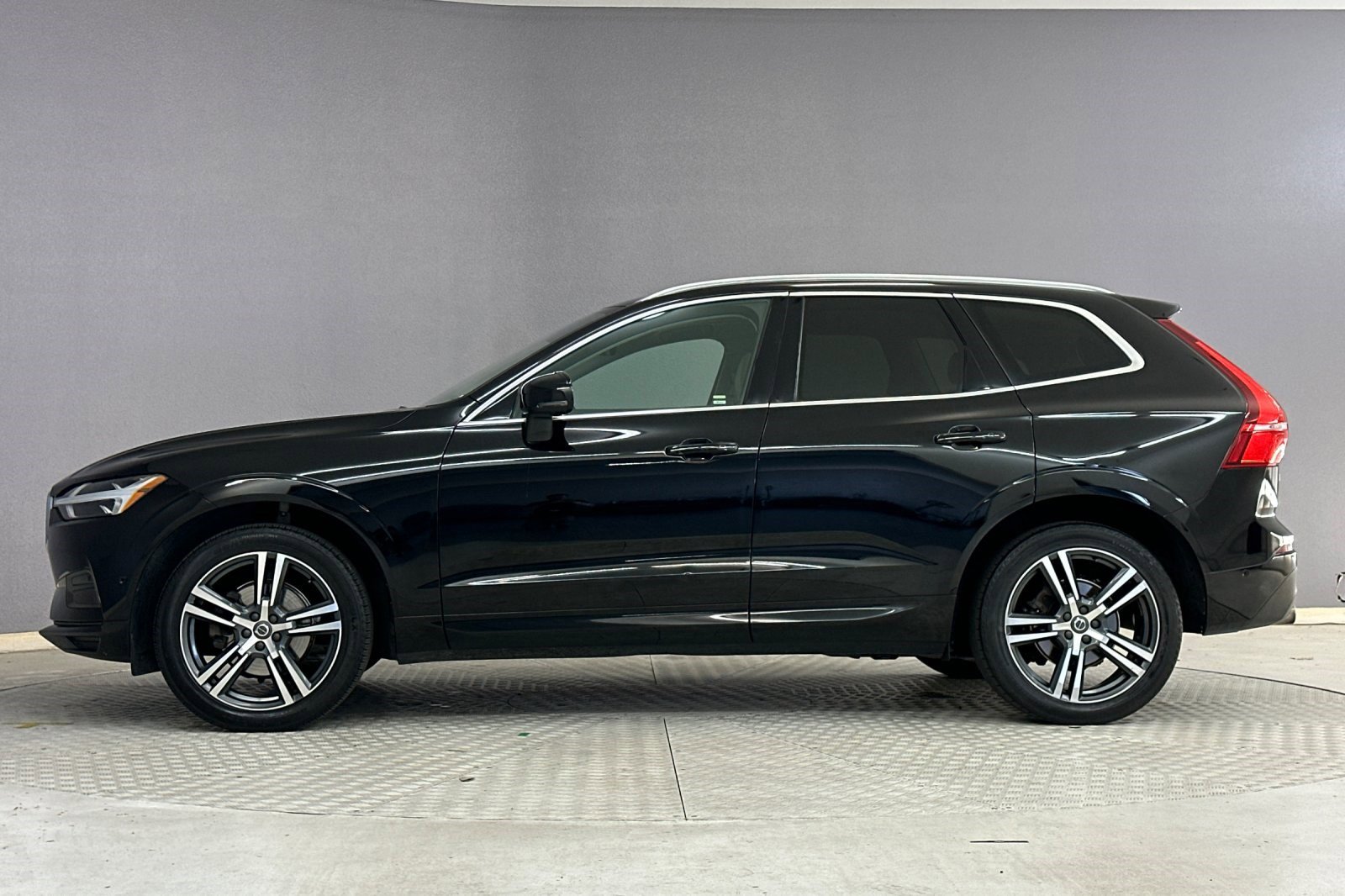 2019 Volvo XC60 T5 Momentum photo 2