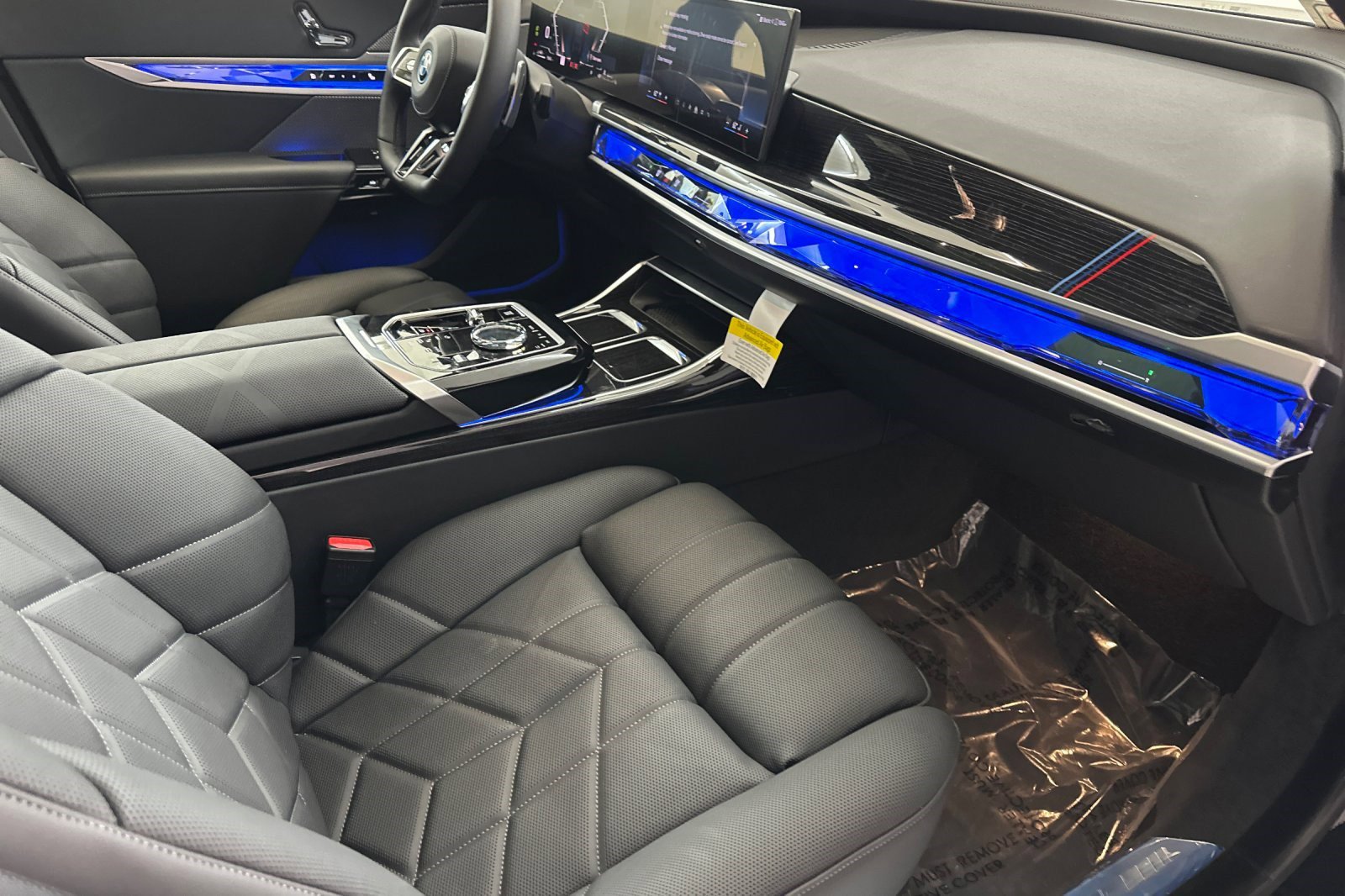 2026 BMW 7 Series 750e - Photo 27
