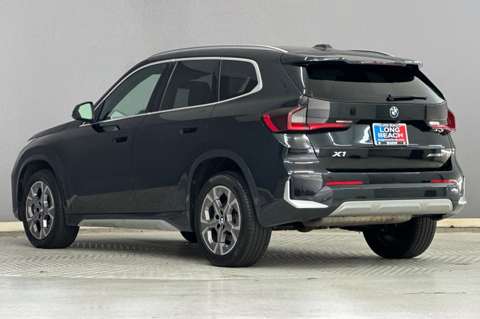 2025 BMW X1 xDrive28i photo 2