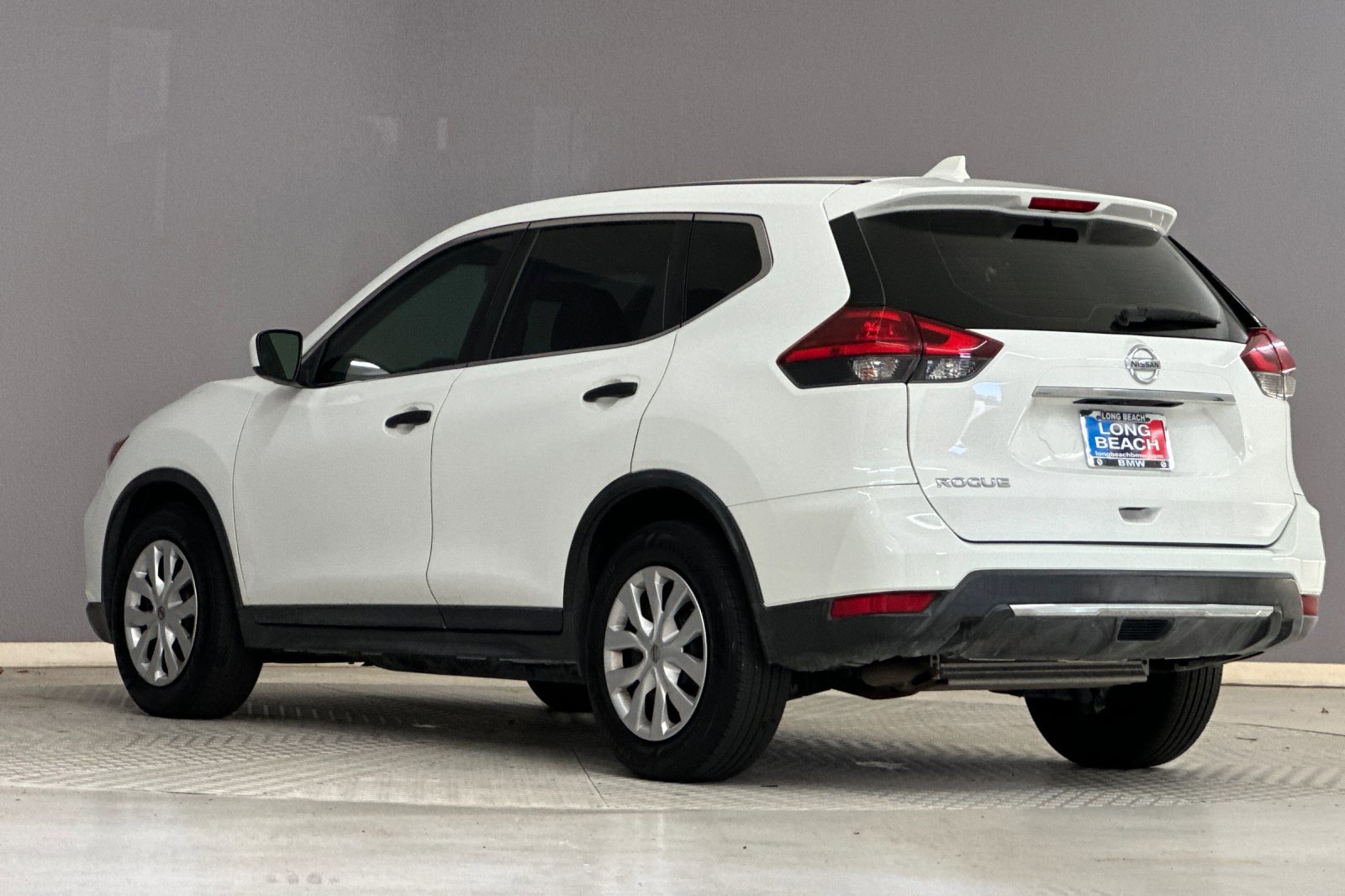 2017 Nissan Rogue S photo 2