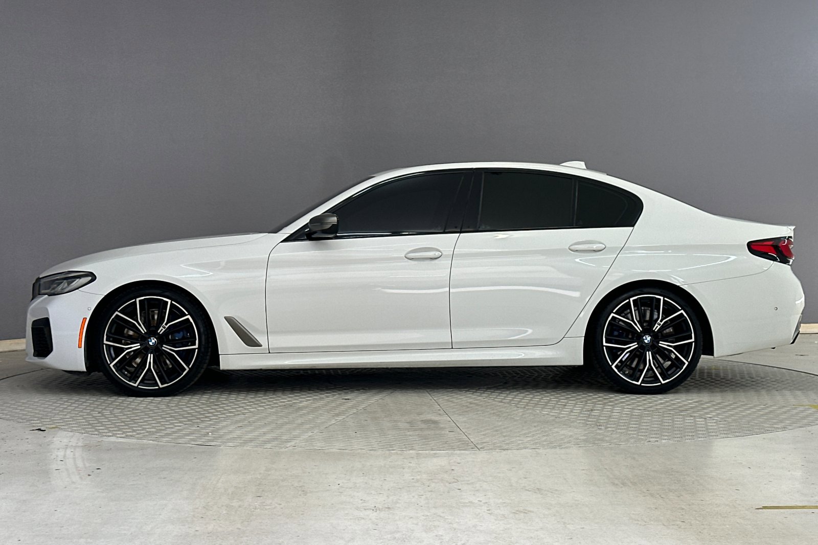 2021 Bmw M550i xDrive Sedan photo 2