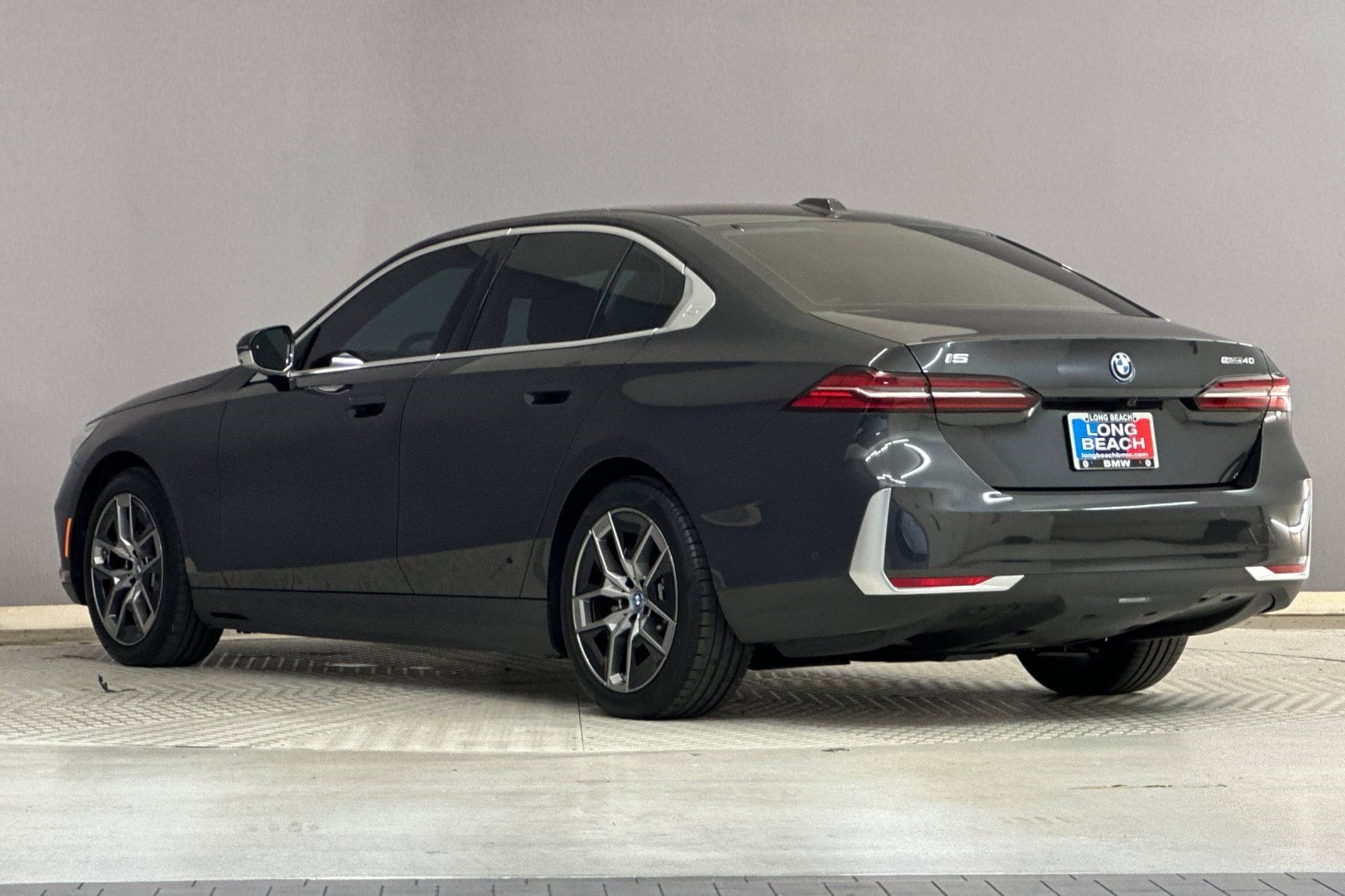 2024 BMW i5 eDrive40 photo 2