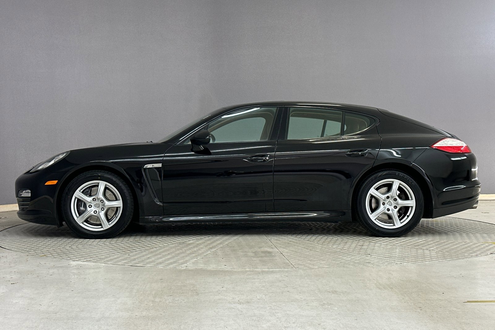 2011 Porsche Panamera 4 photo 2