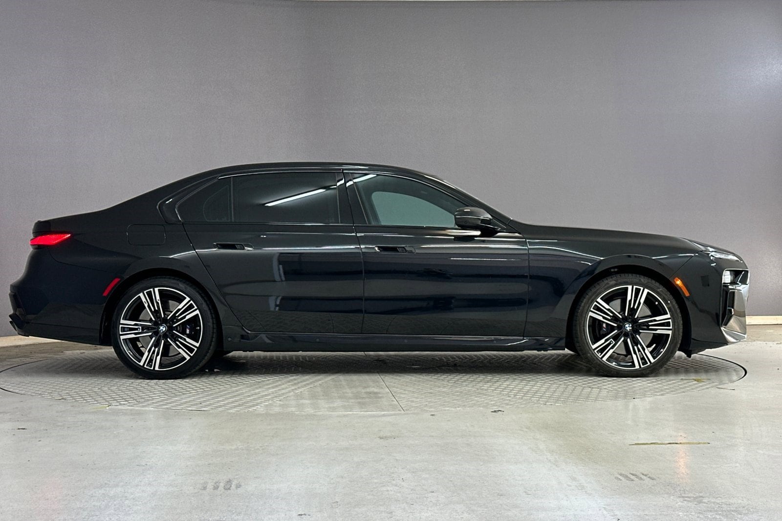 2023 BMW 760i xDrive photo 6