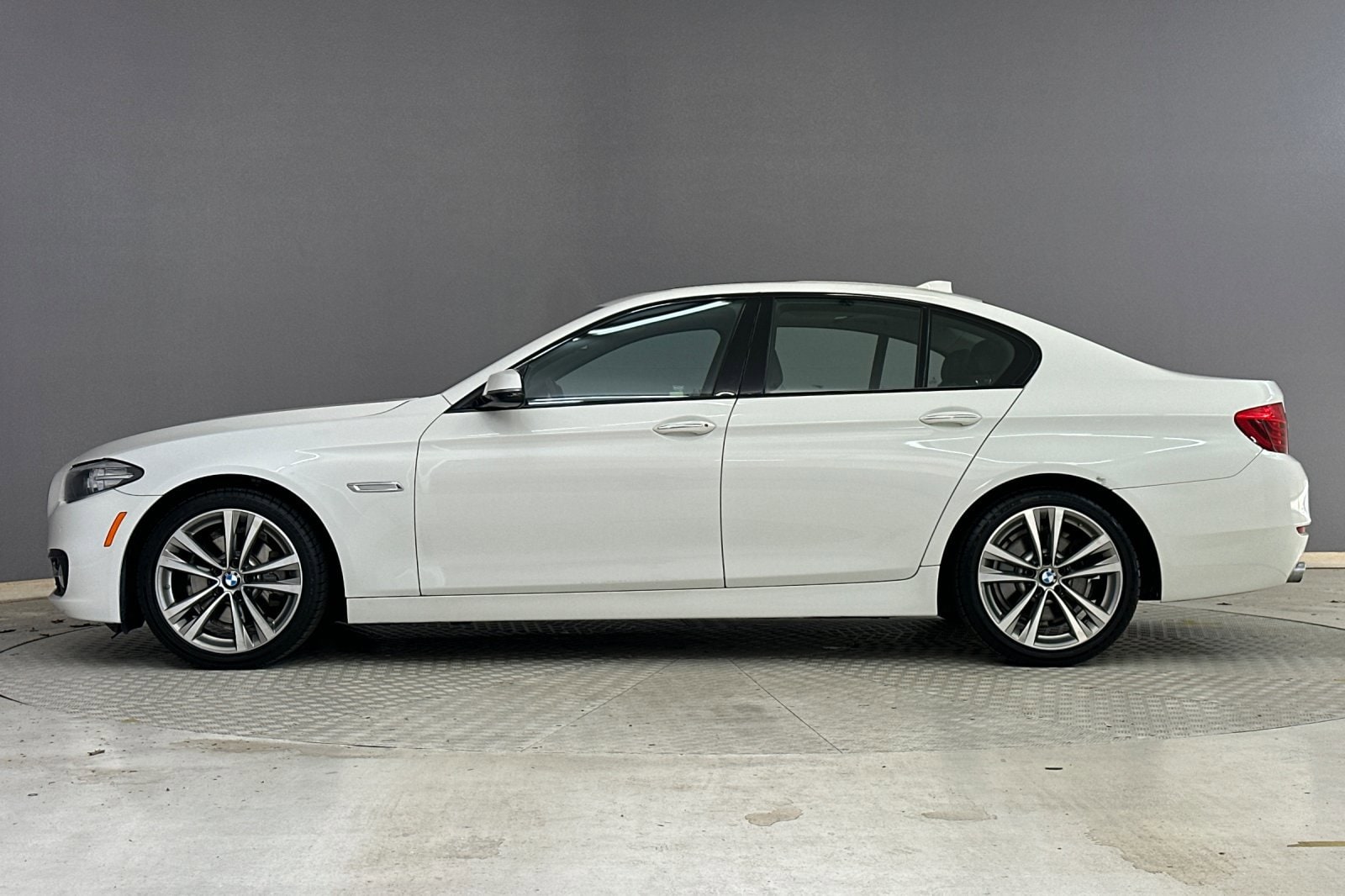 Used 2016 BMW 5 Series 528i with VIN WBA5A5C5XGG355277 for sale in Long Beach, CA