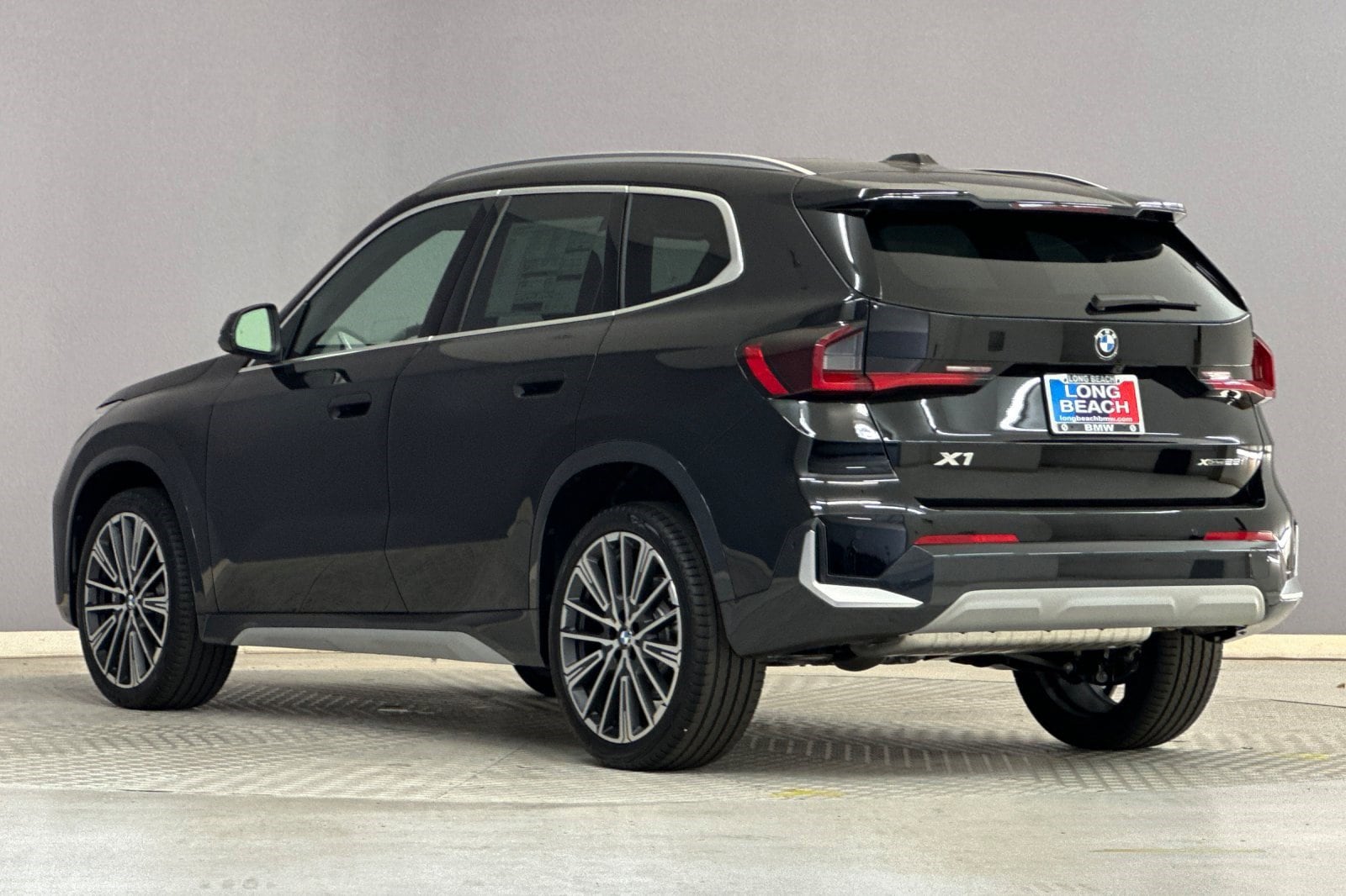 2025 BMW X1 xDrive28i photo 2