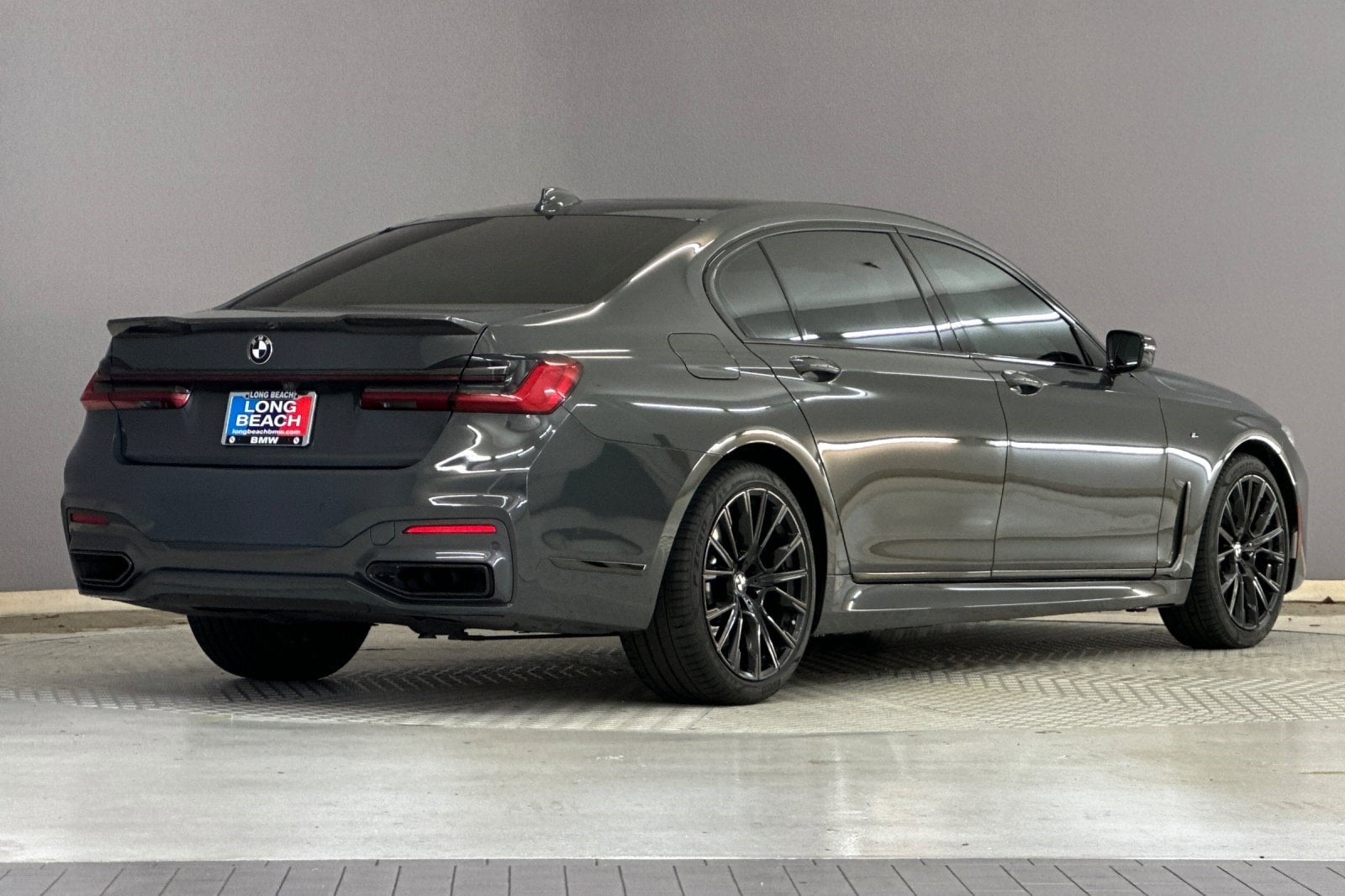 2022 BMW 740i photo 3