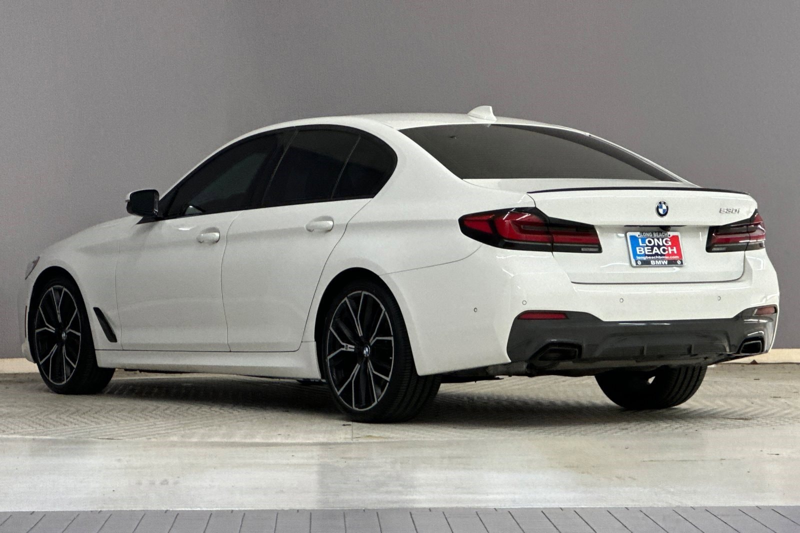 2023 BMW 530i photo 2