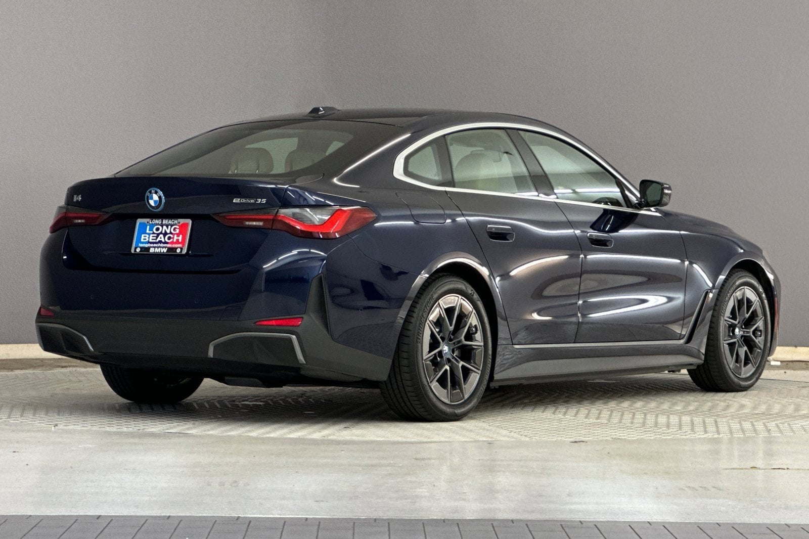 2023 BMW i4 eDrive35 photo 3