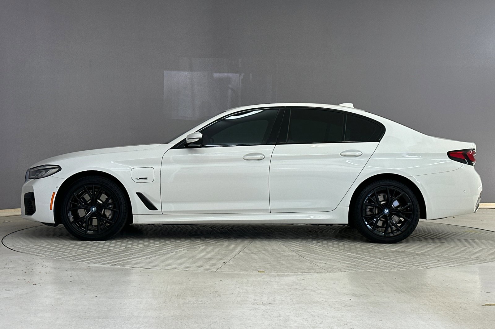 2023 Bmw 530e 5-Series photo 2
