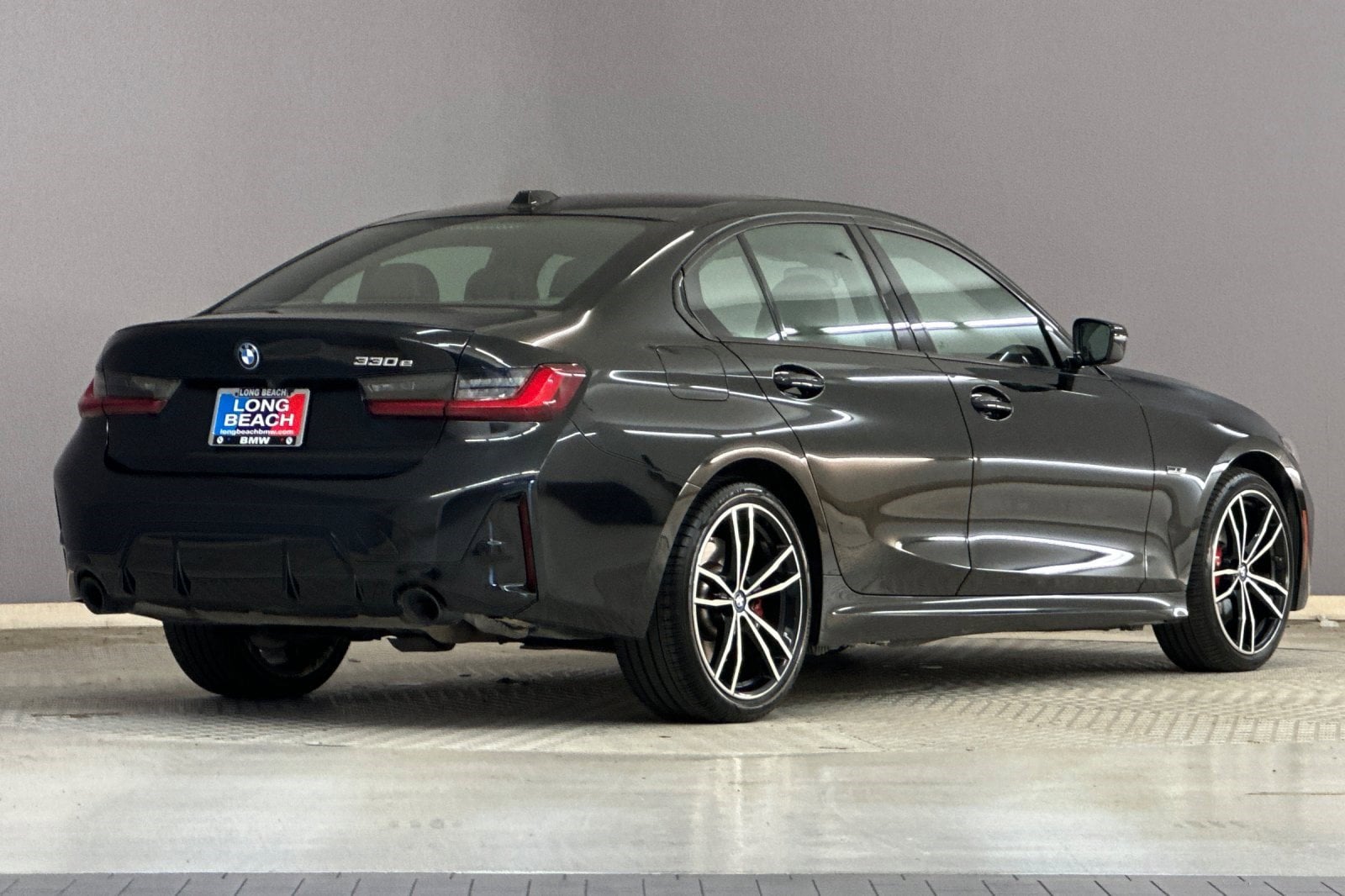 2023 BMW 330e photo 3