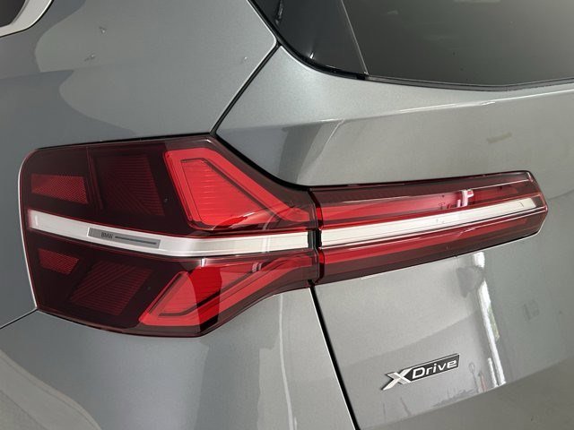 2025 BMW X3 30 xDrive photo 3