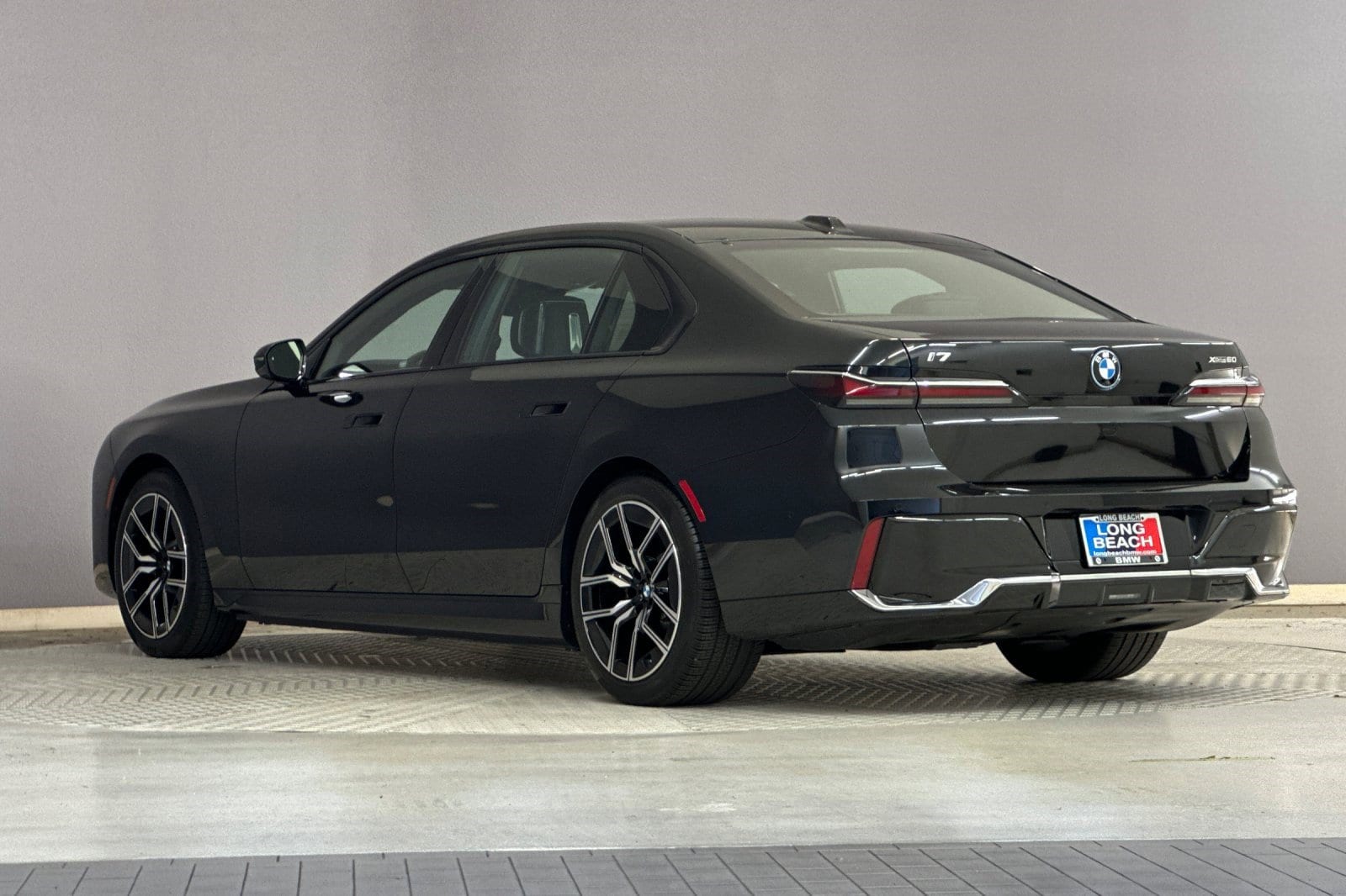 2024 BMW i7 xDrive60 photo 2