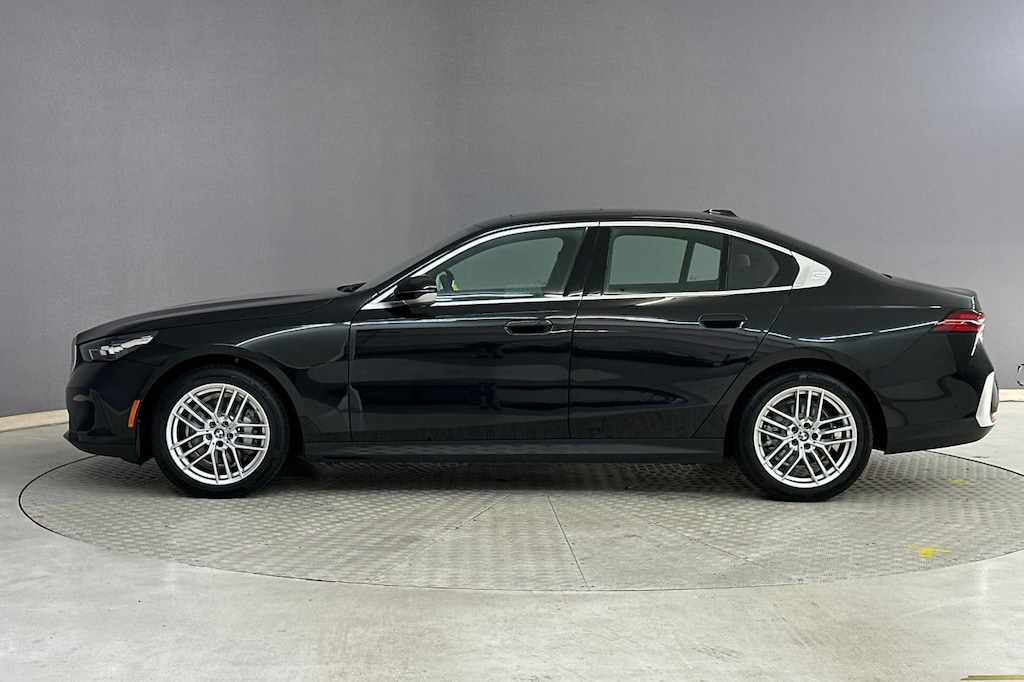New 2025 BMW 530i Sedan