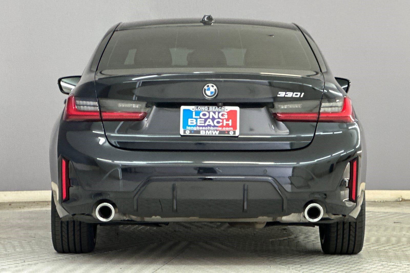 2023 BMW 330i photo 3