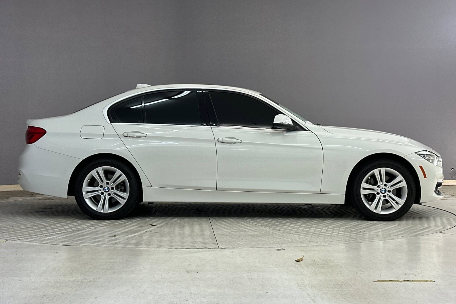 2018 BMW 330i photo 3
