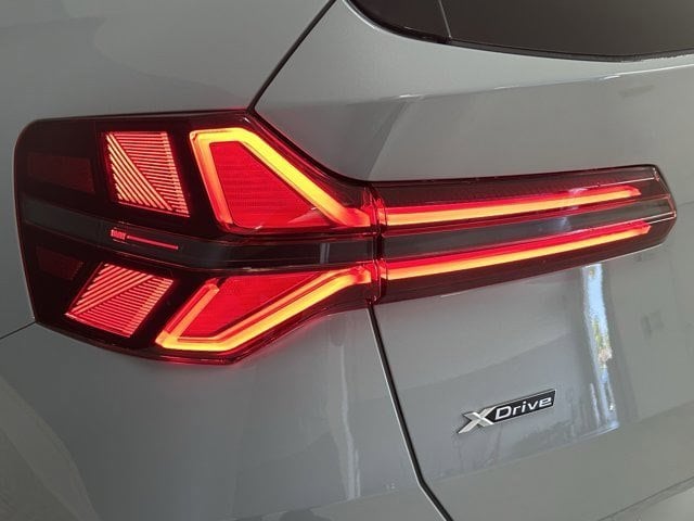 2025 BMW X3 30 xDrive photo 3