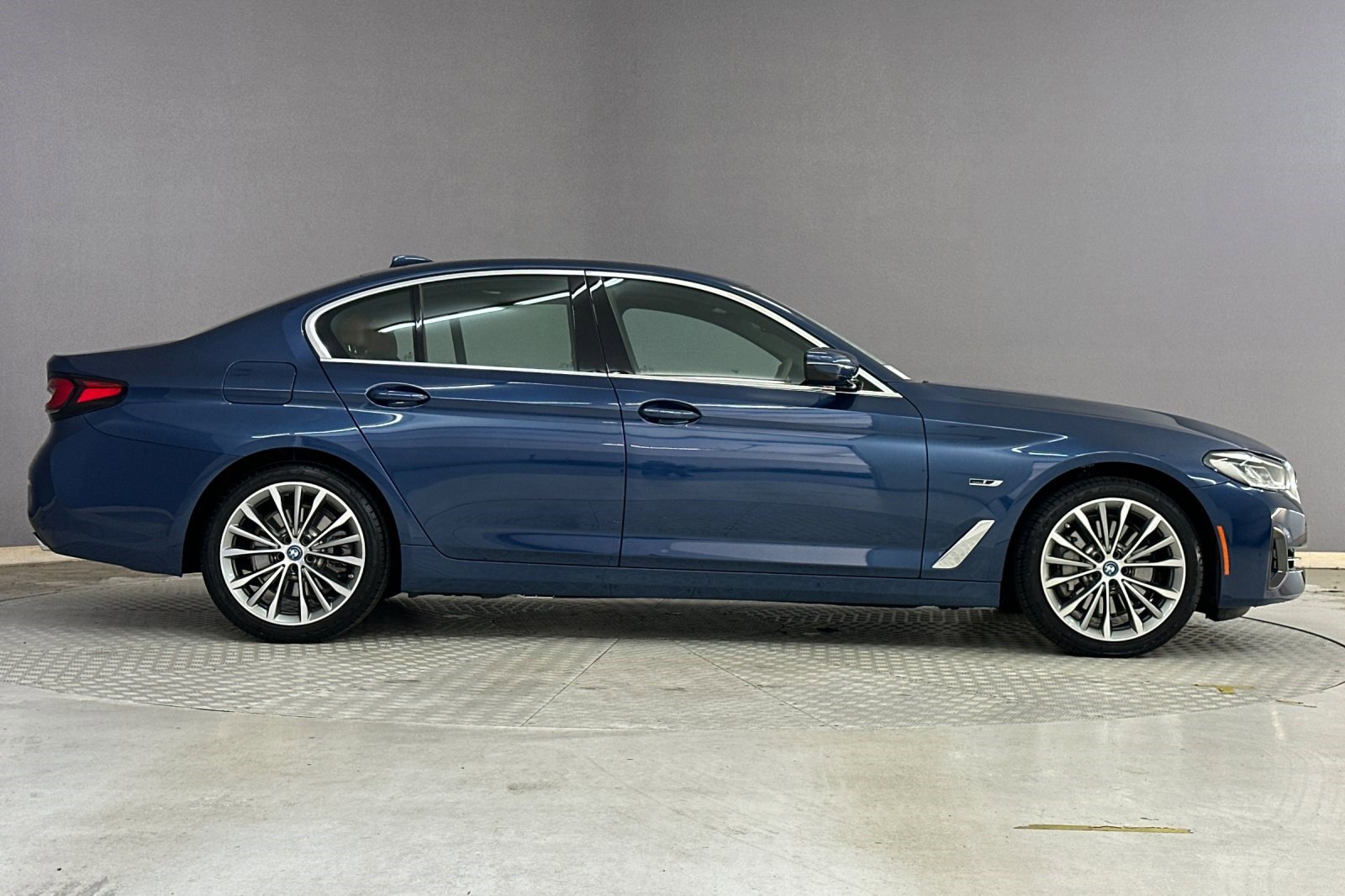 2023 BMW 530e photo 6