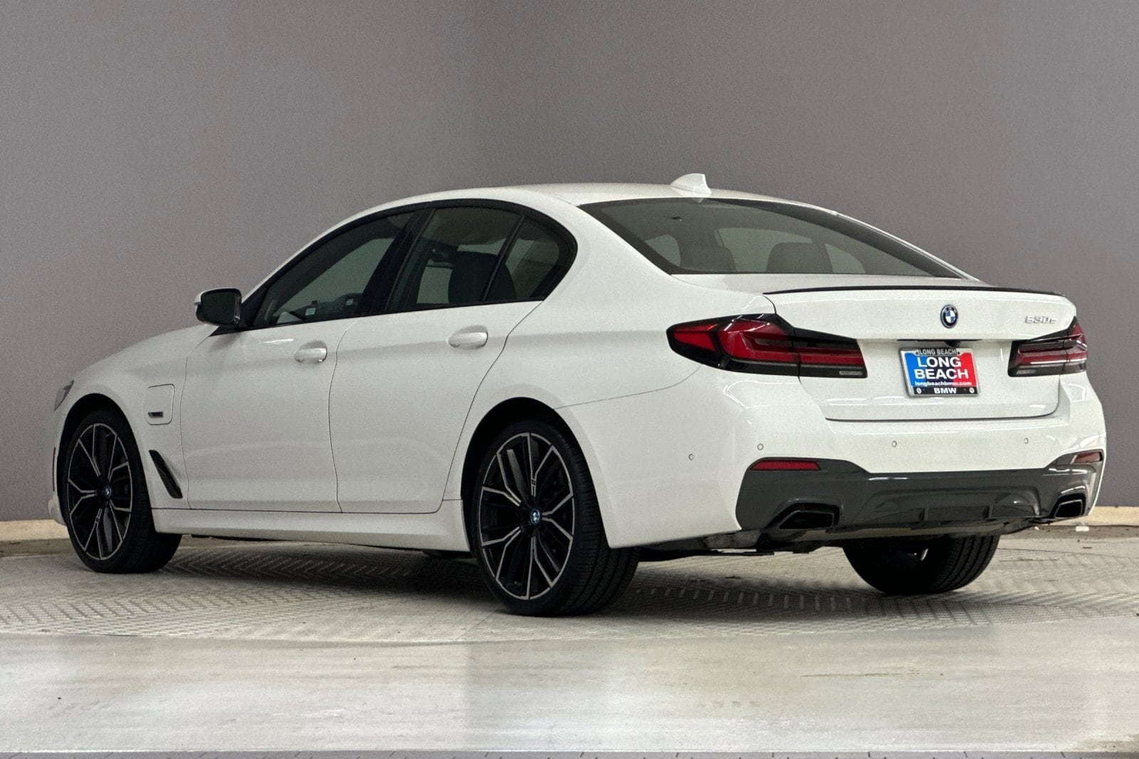 2023 BMW 530e photo 2
