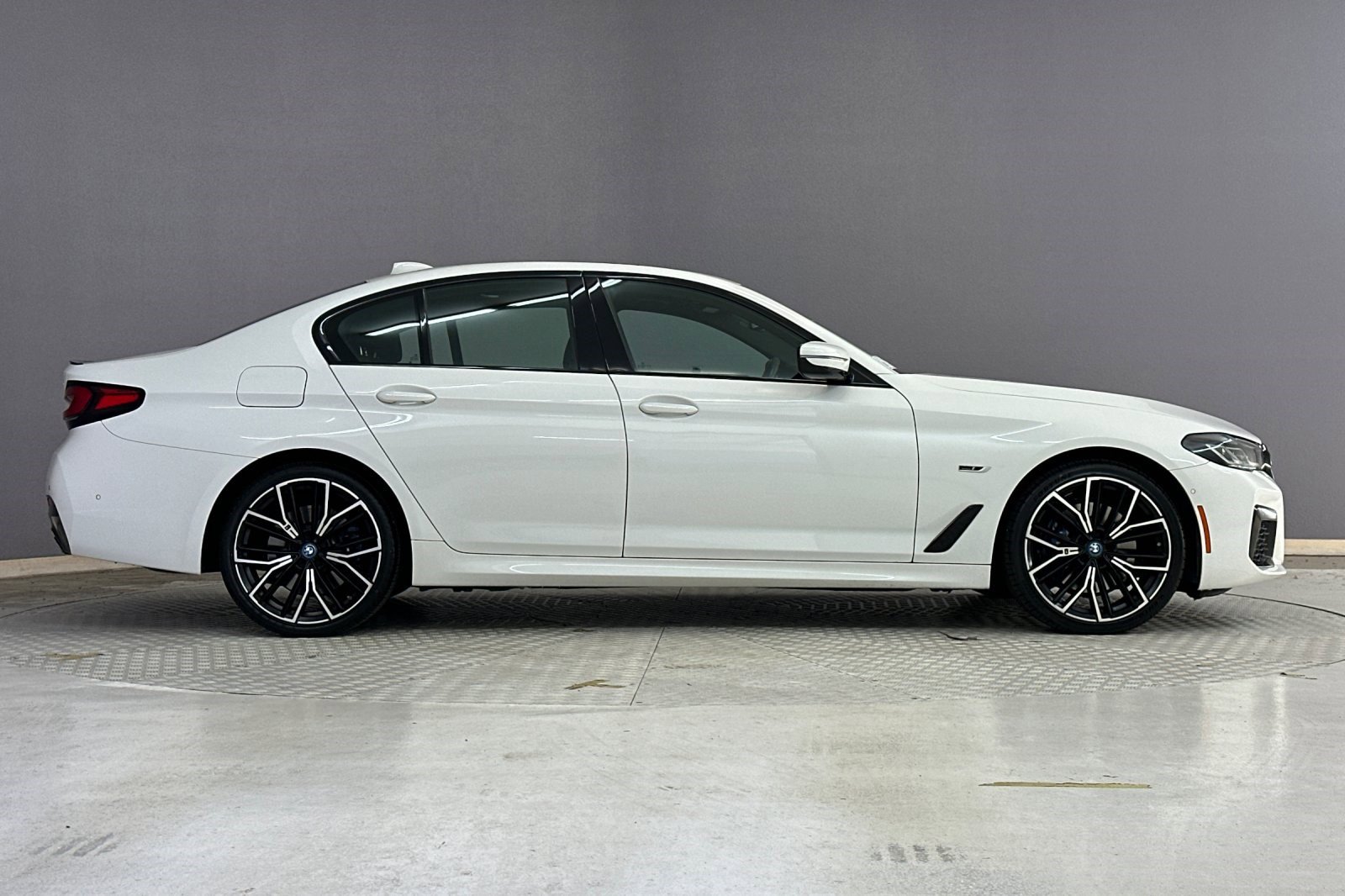 2023 BMW 530e photo 6