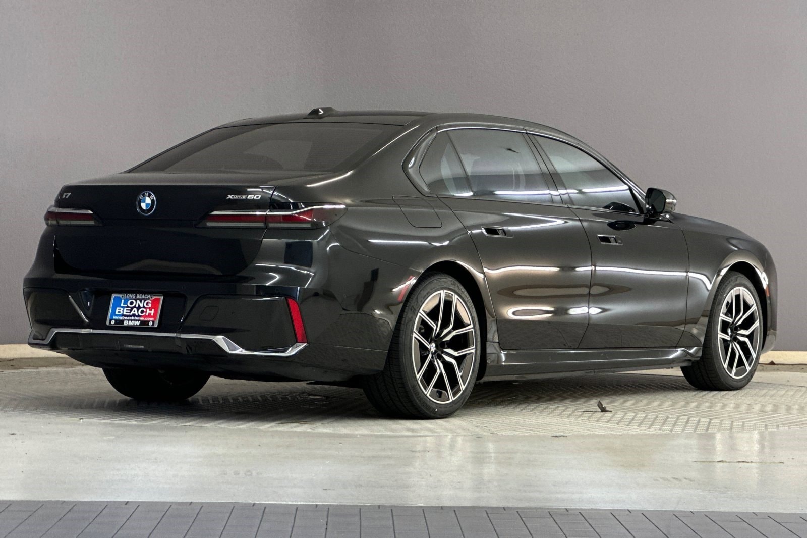 2023 BMW i7 xDrive60 photo 3