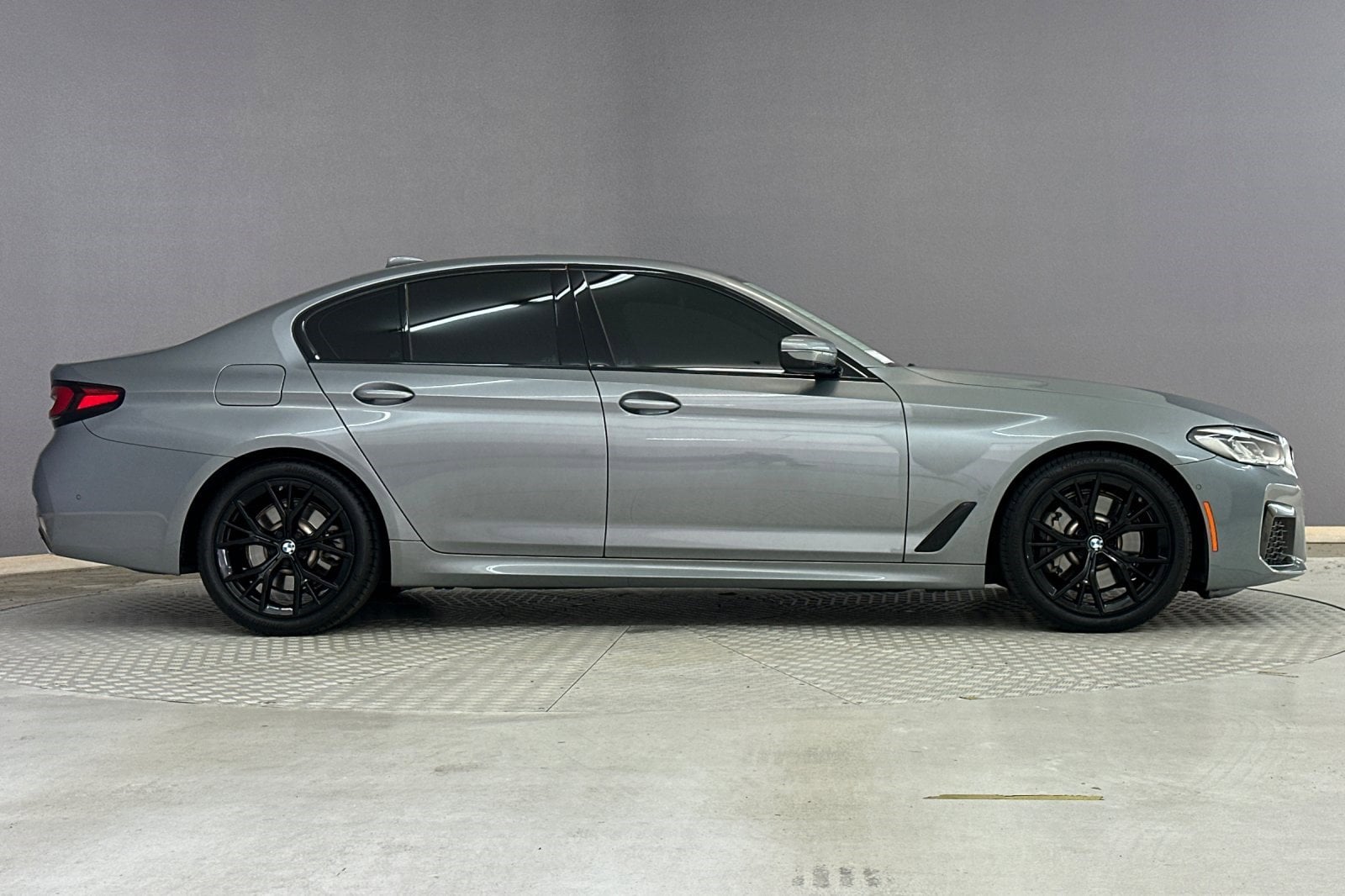 2023 BMW 530i photo 6