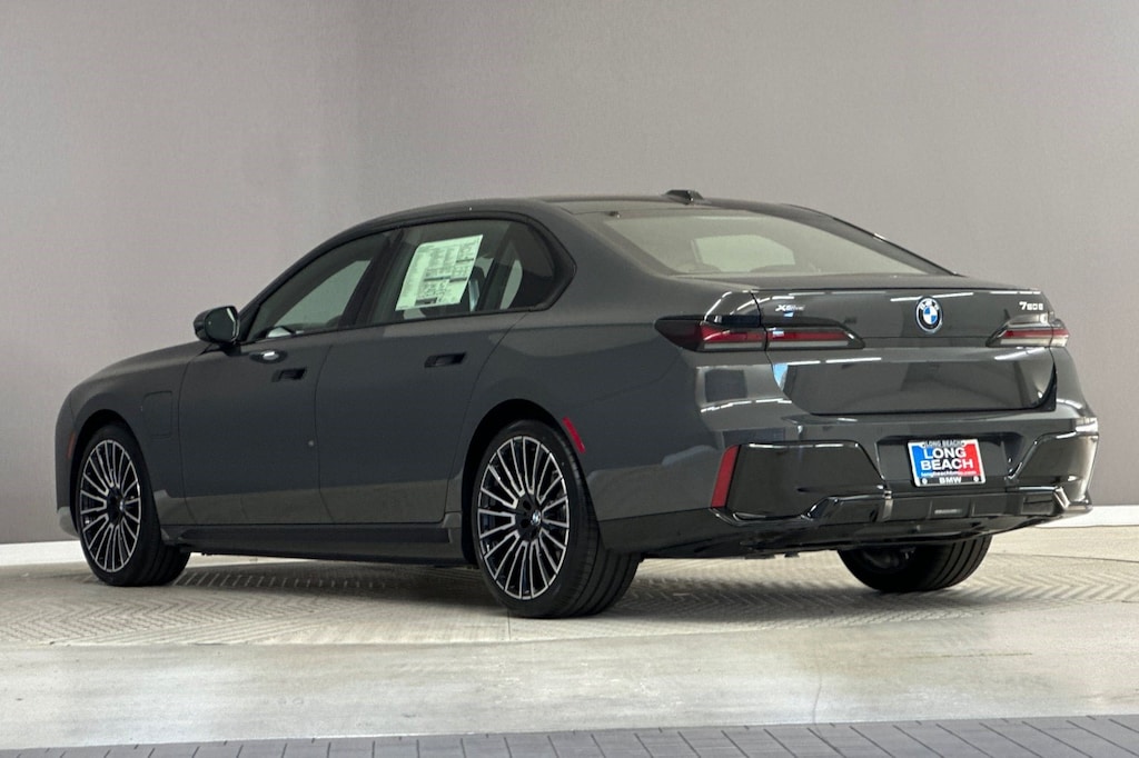New 2026 BMW 750e xDrive Sedan