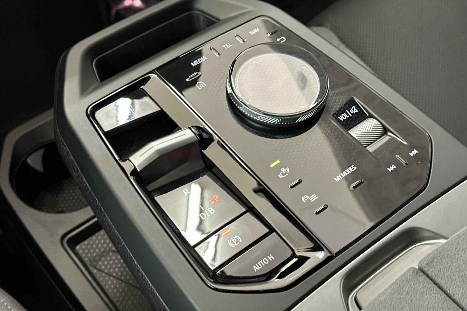 2026 BMW iX 45 - Photo 26