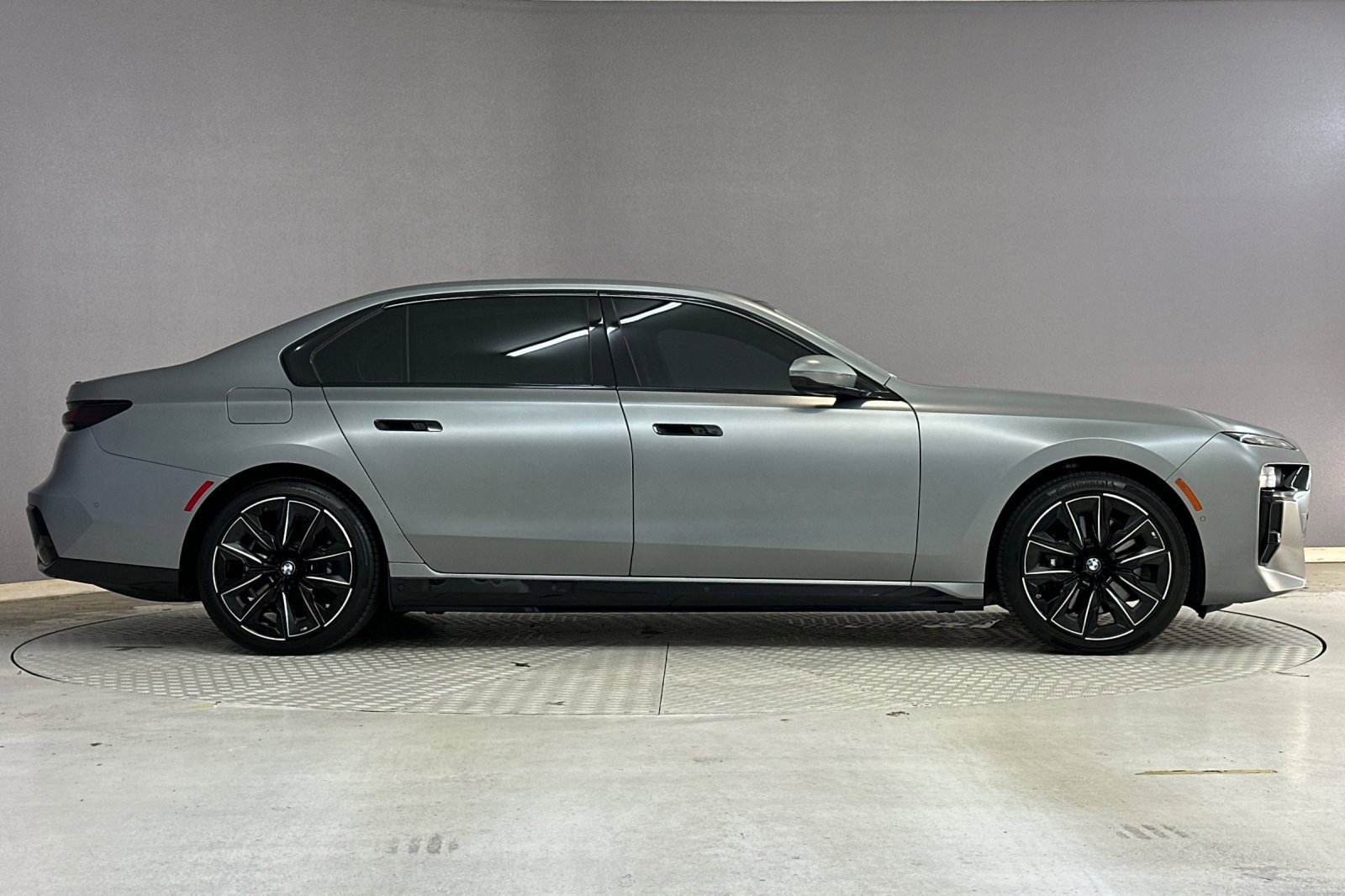 2023 BMW i7 xDrive60 photo 6