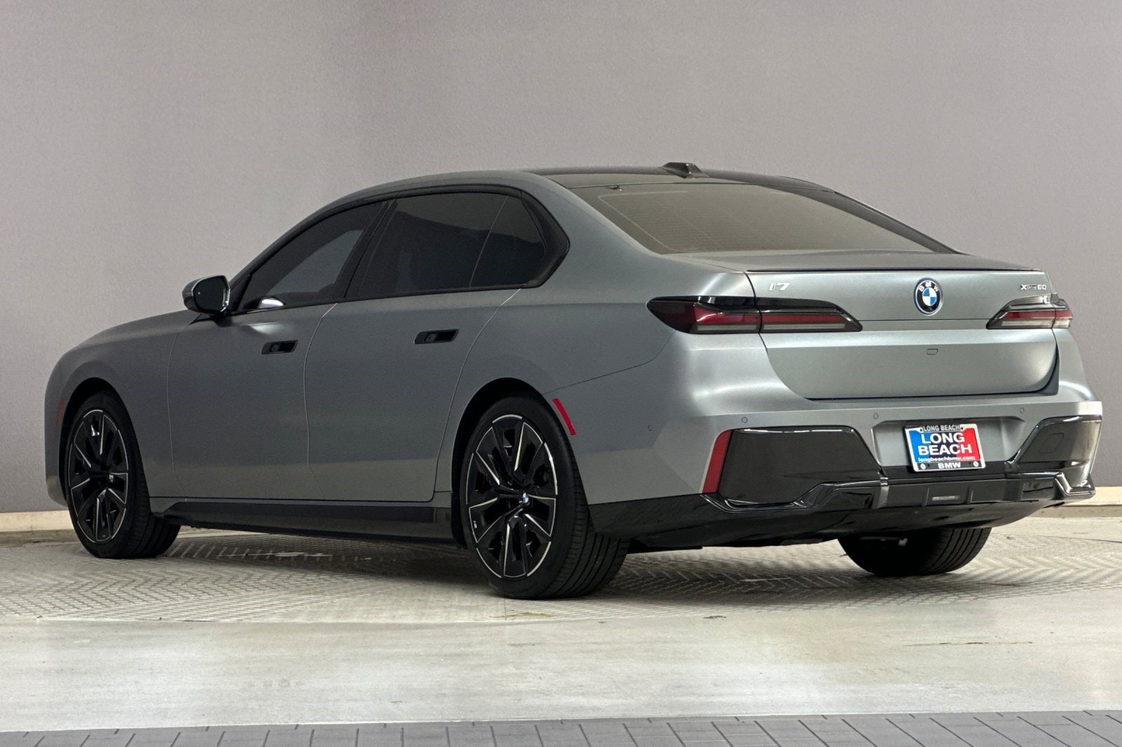 2023 BMW i7 xDrive60 photo 2