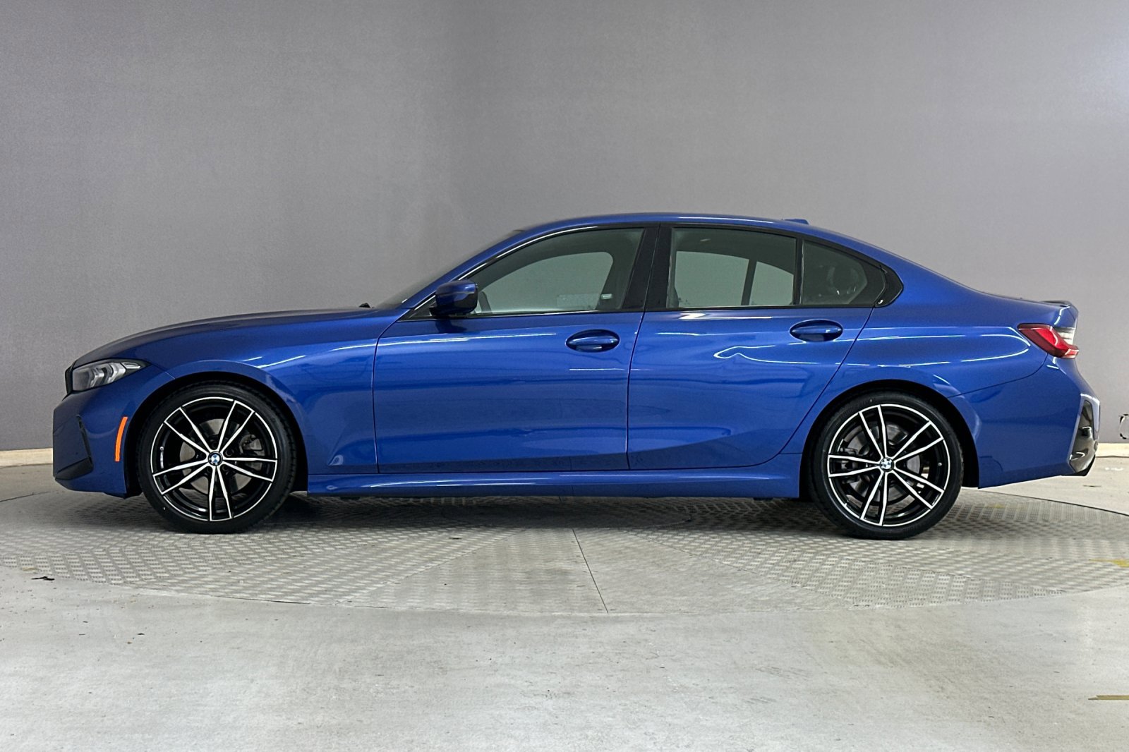 2024 Bmw 330i photo 2