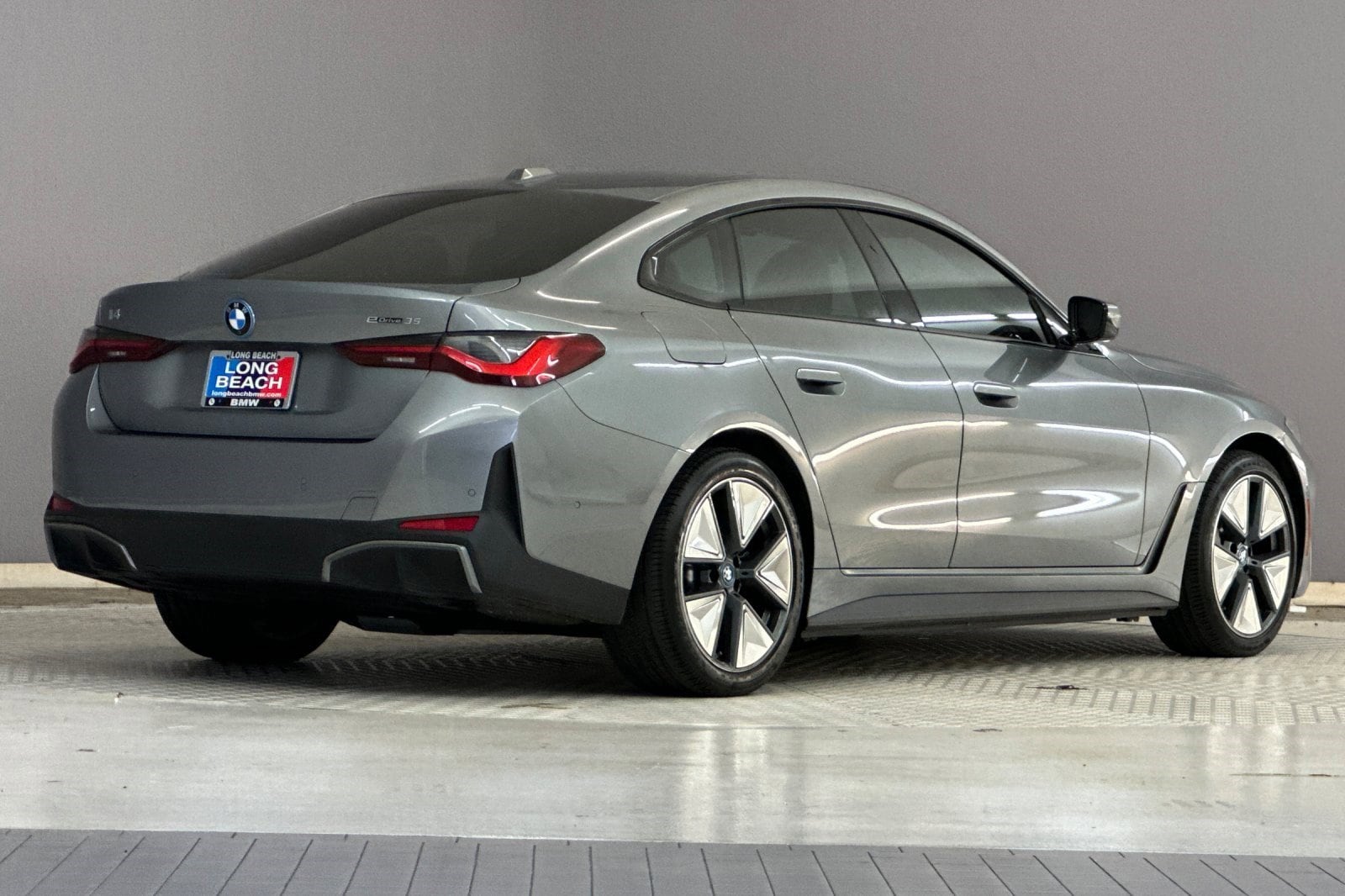 2023 BMW i4 eDrive35 photo 3