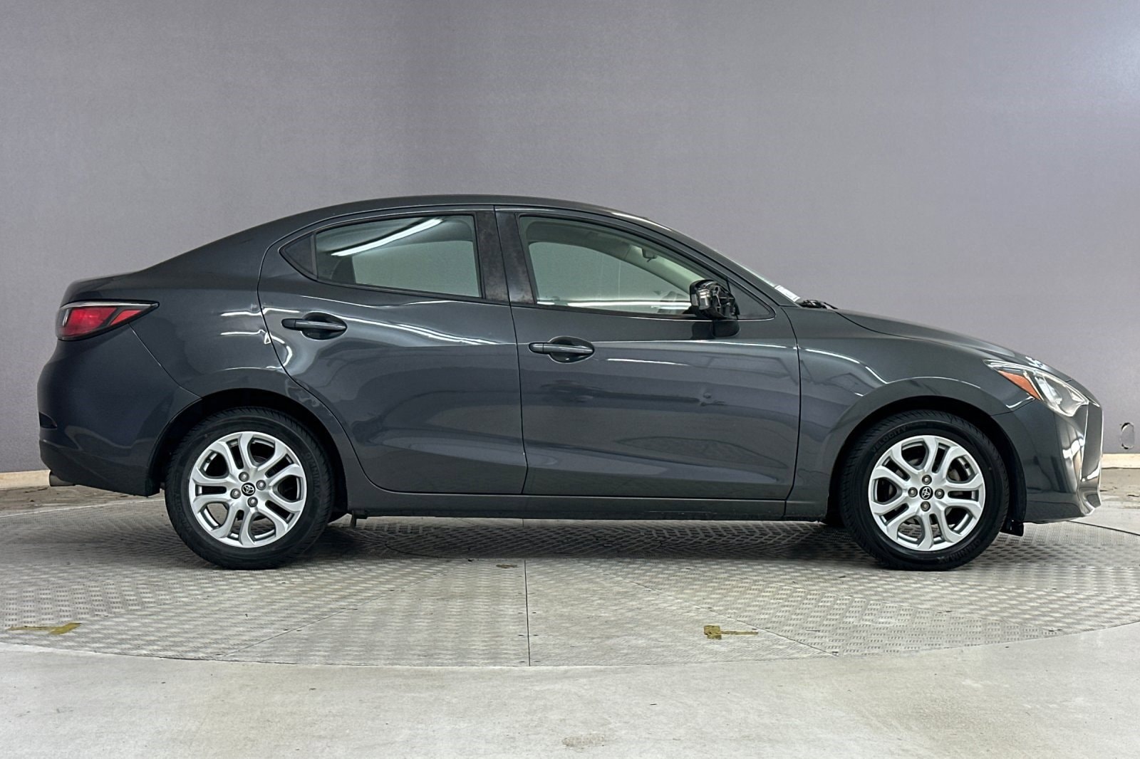 2017 Toyota Yaris iA Base photo 3