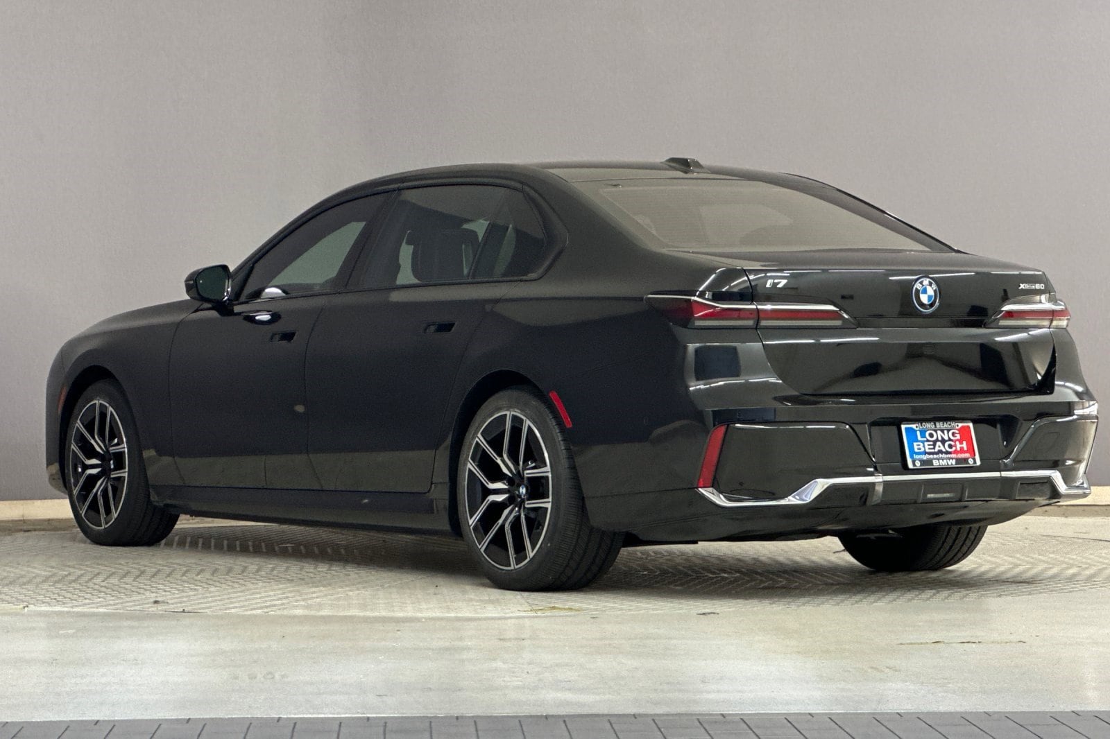 2023 BMW i7 xDrive60 photo 2