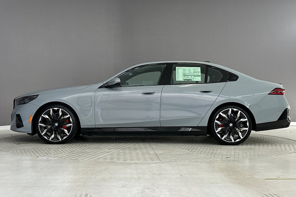 New 2027 BMW 550e xDrive Sedan