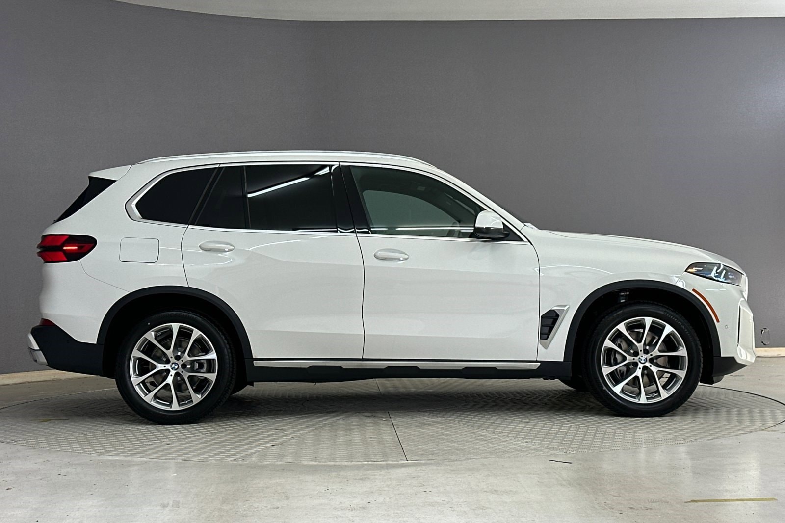 2026 BMW X5 sDrive40i photo 3