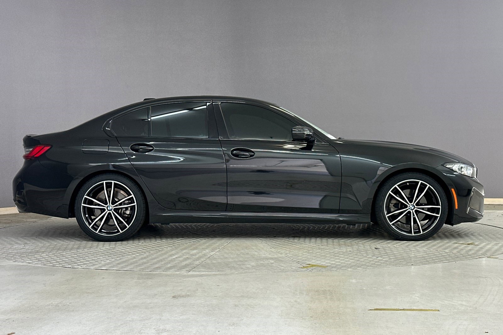 2023 BMW 330i photo 5