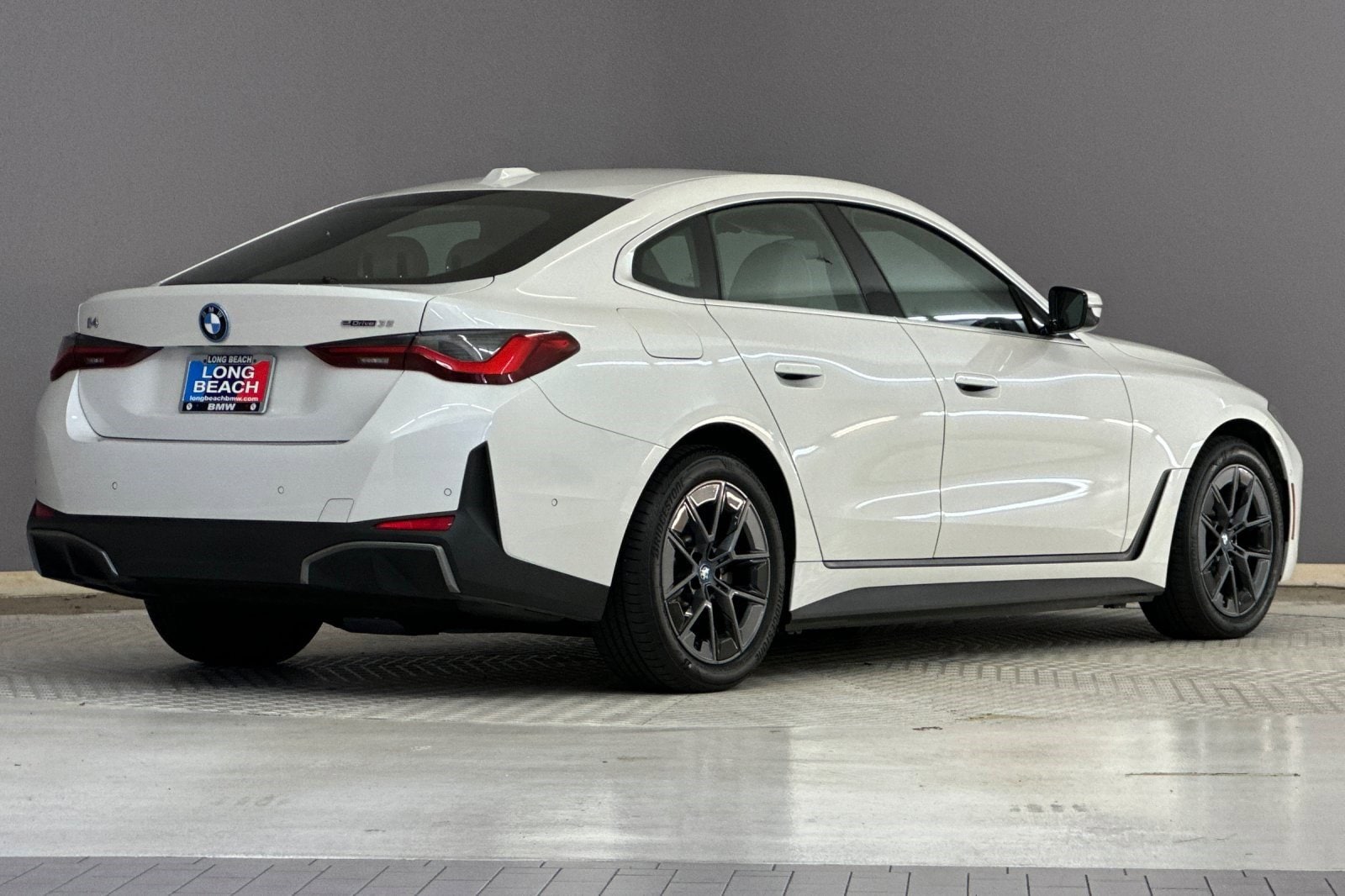 2023 BMW i4 eDrive35 photo 3