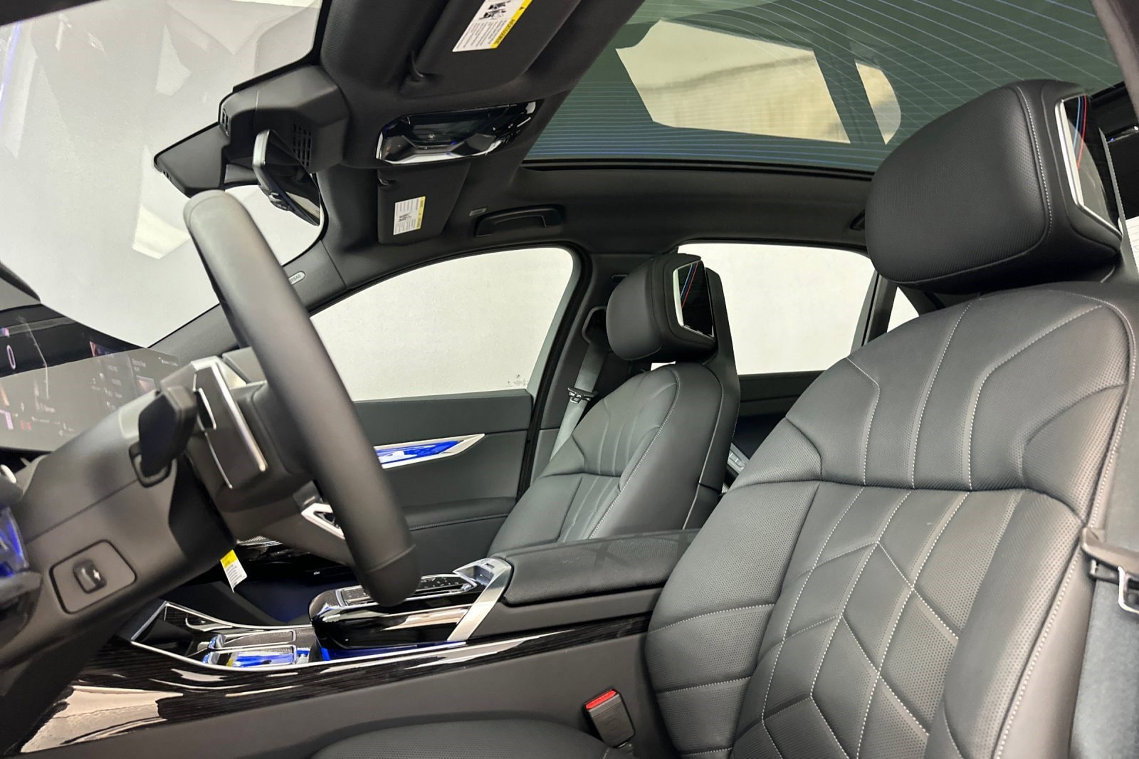 2026 BMW 7 Series 750e - Photo 20