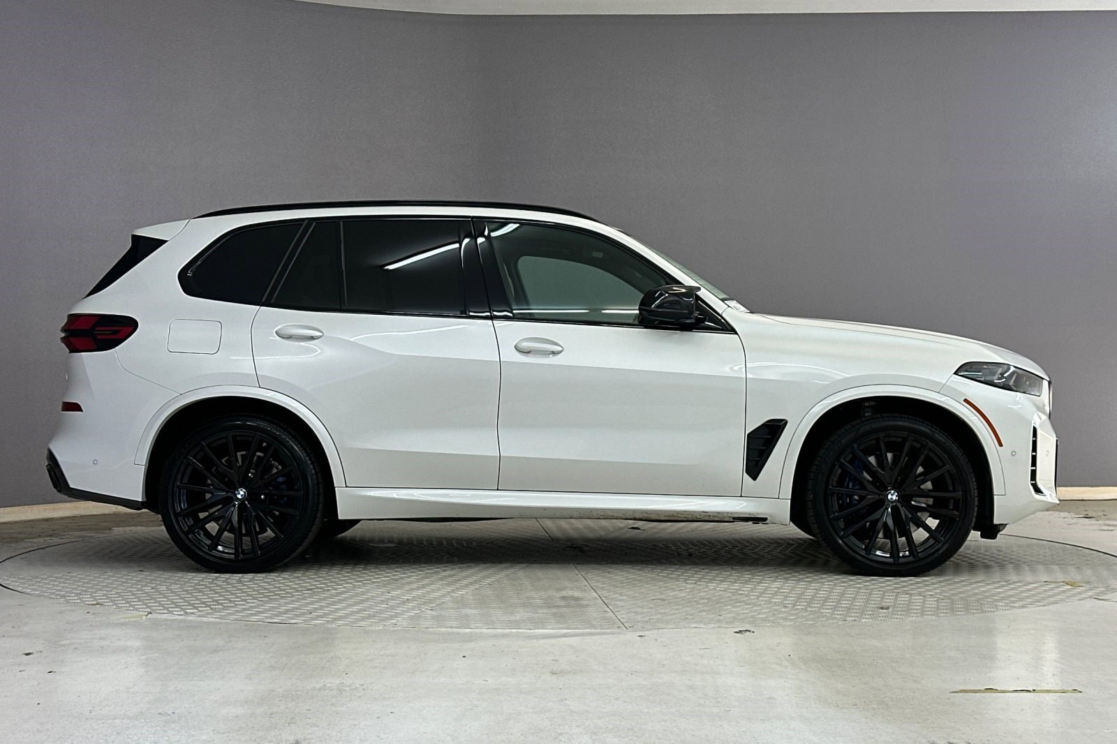 2024 BMW X5 M60i photo 6