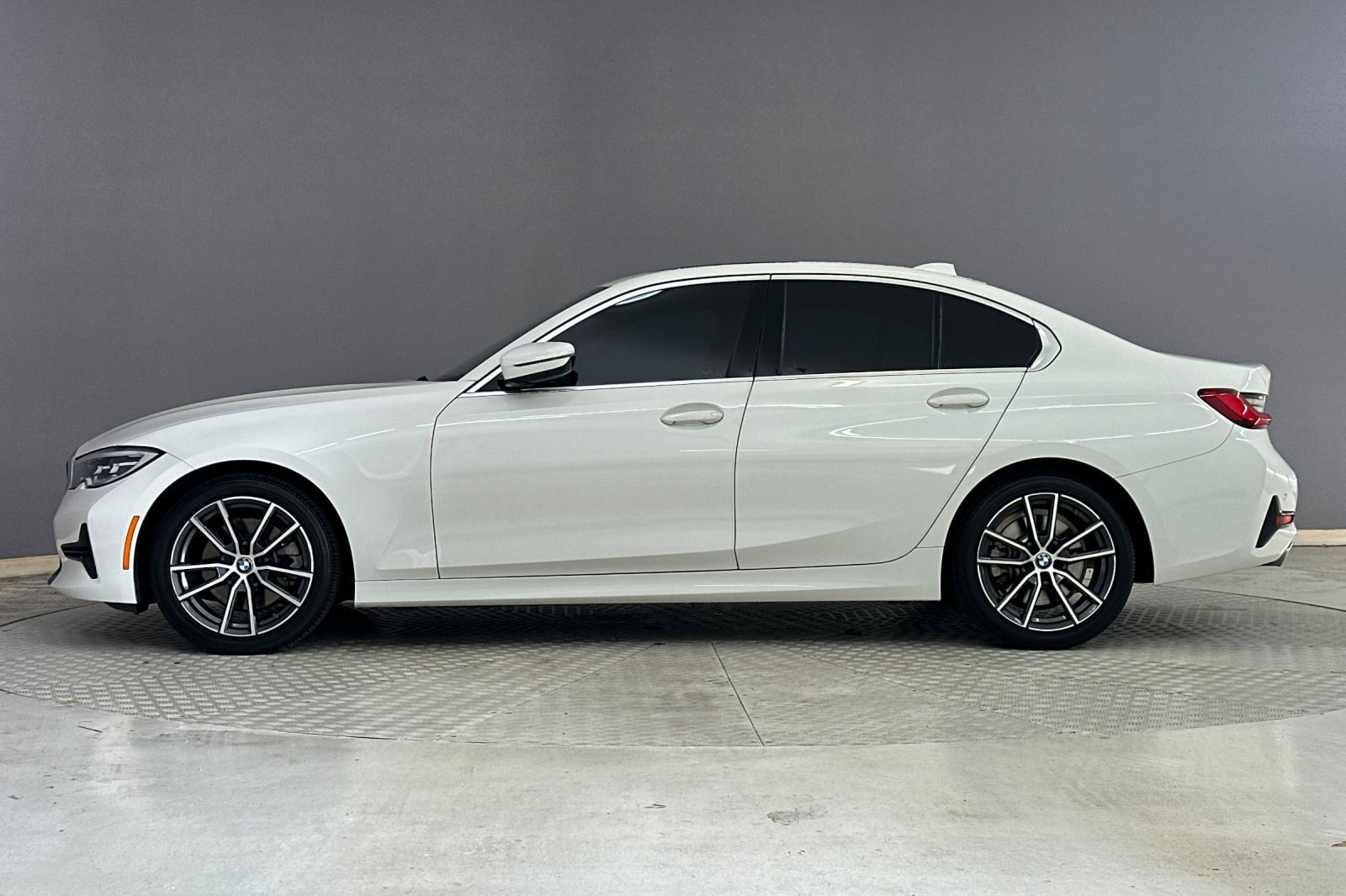 2020 Bmw 330i photo 2