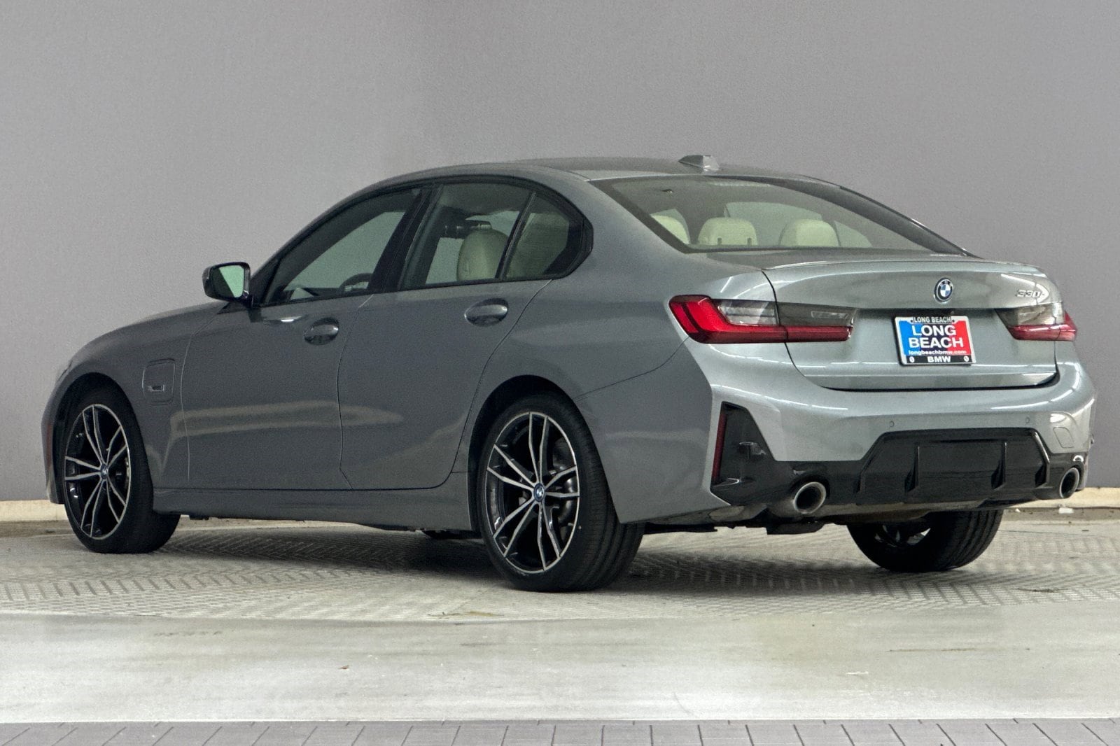 2023 BMW 330e photo 2