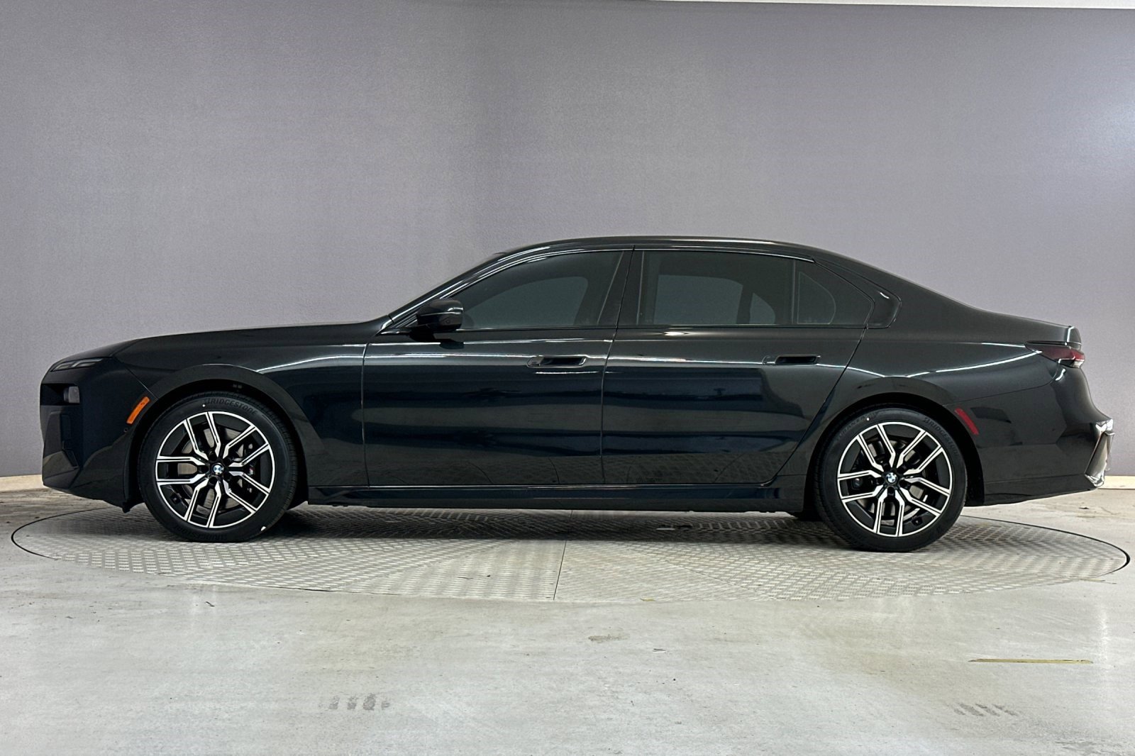 2023 Bmw 740i 7-series photo 2