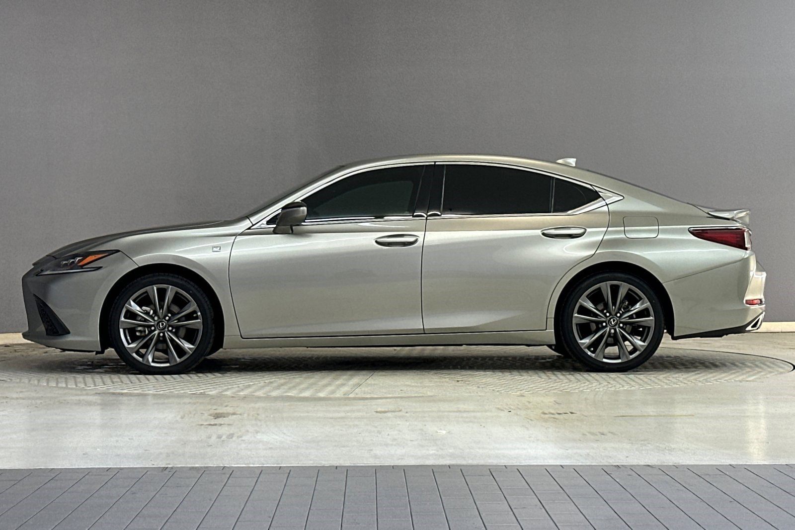 2019 Lexus ES 350 Premium photo 2
