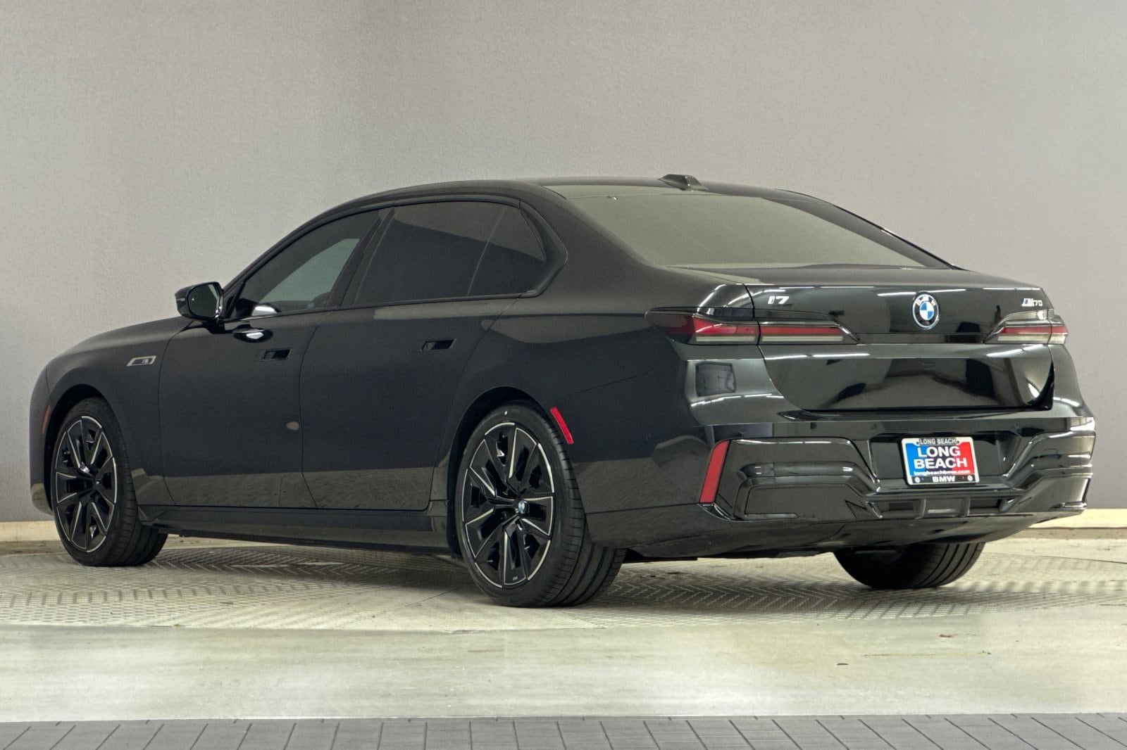 2024 BMW i7 M70 photo 2