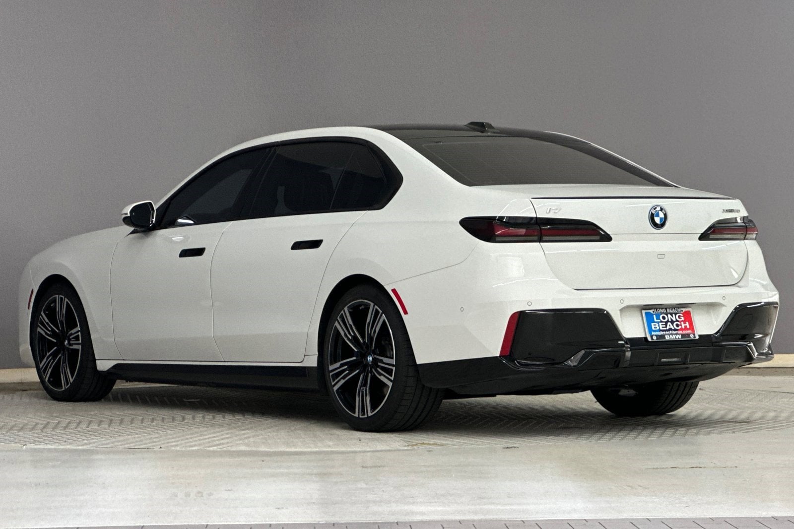 2024 BMW i7 xDrive60 photo 2