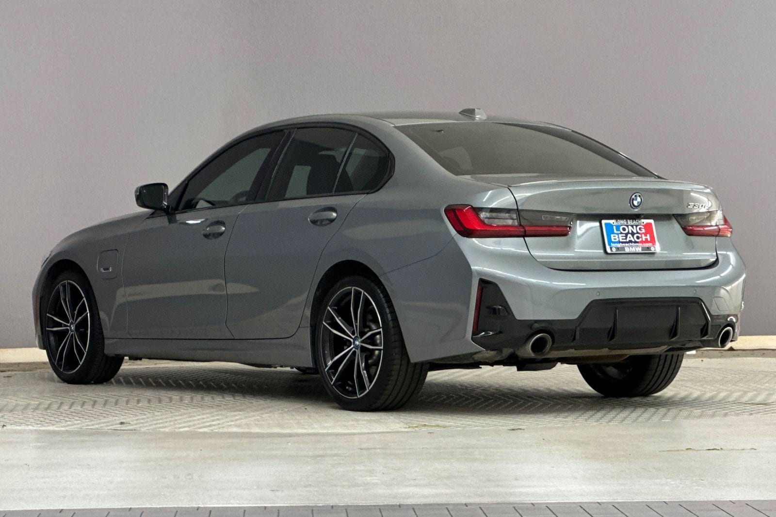 2023 BMW 330e photo 2